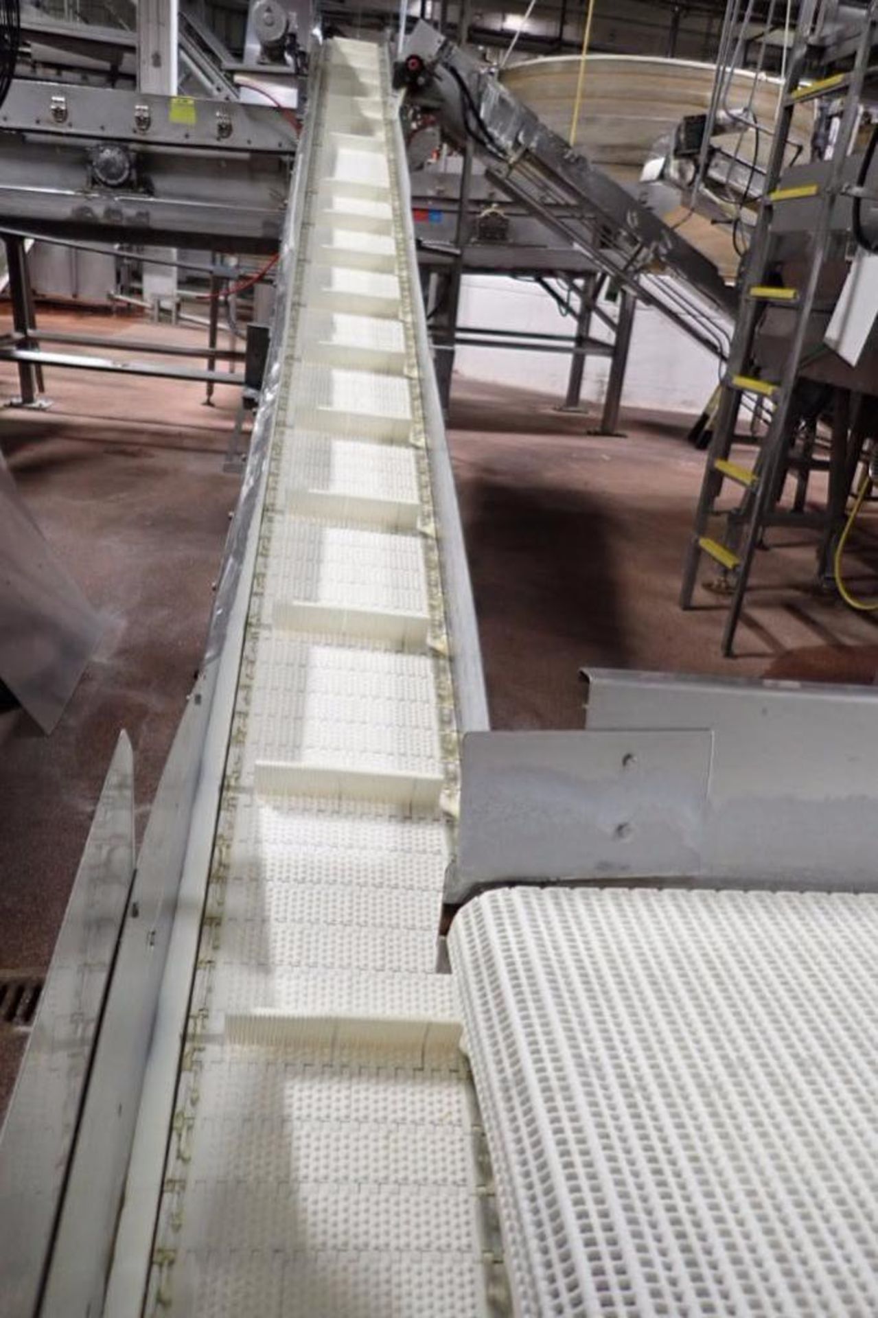 Flighted incline conveyor, 20 ft. long x 11.5 in. wide x 24 in. infeed x 84 in. discharge, 12 in. lo - Image 2 of 7