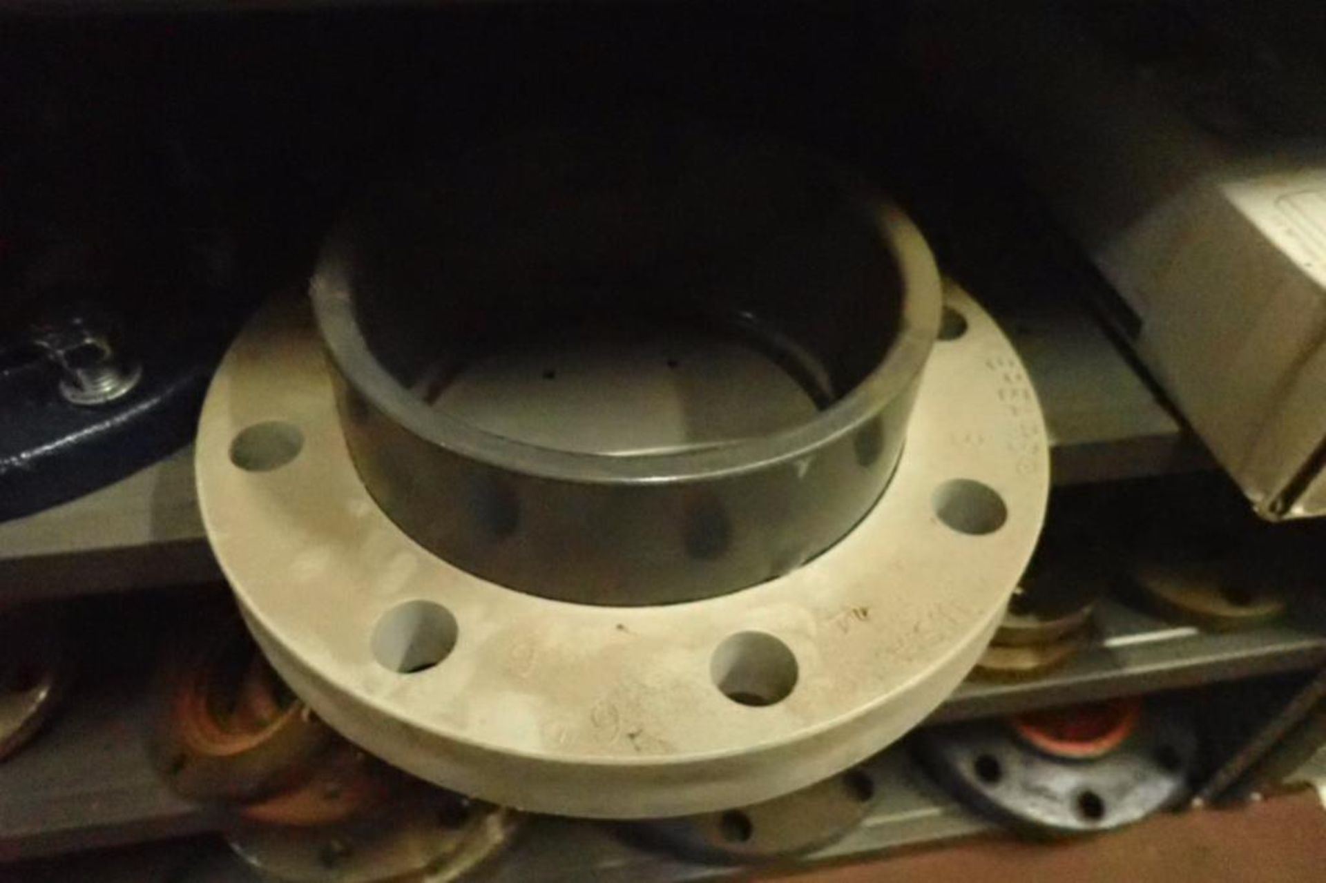 Contents only of 1 section of shelving, hydraulic motors, electric motors, water pipe flanges ** Rig - Image 36 of 45