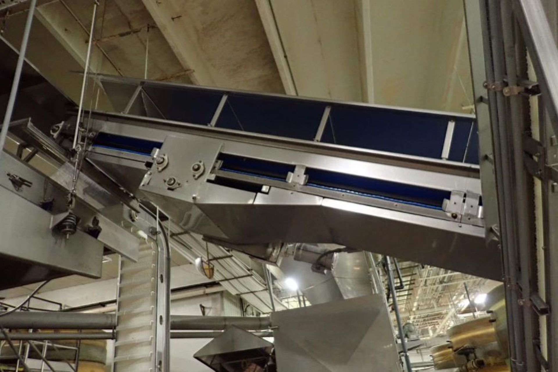 Incline conveyor, blue plastic belt, 35 ft. long x 30 in. wide x 30 in. tall x 13 ft. tall, SS frame - Image 5 of 8