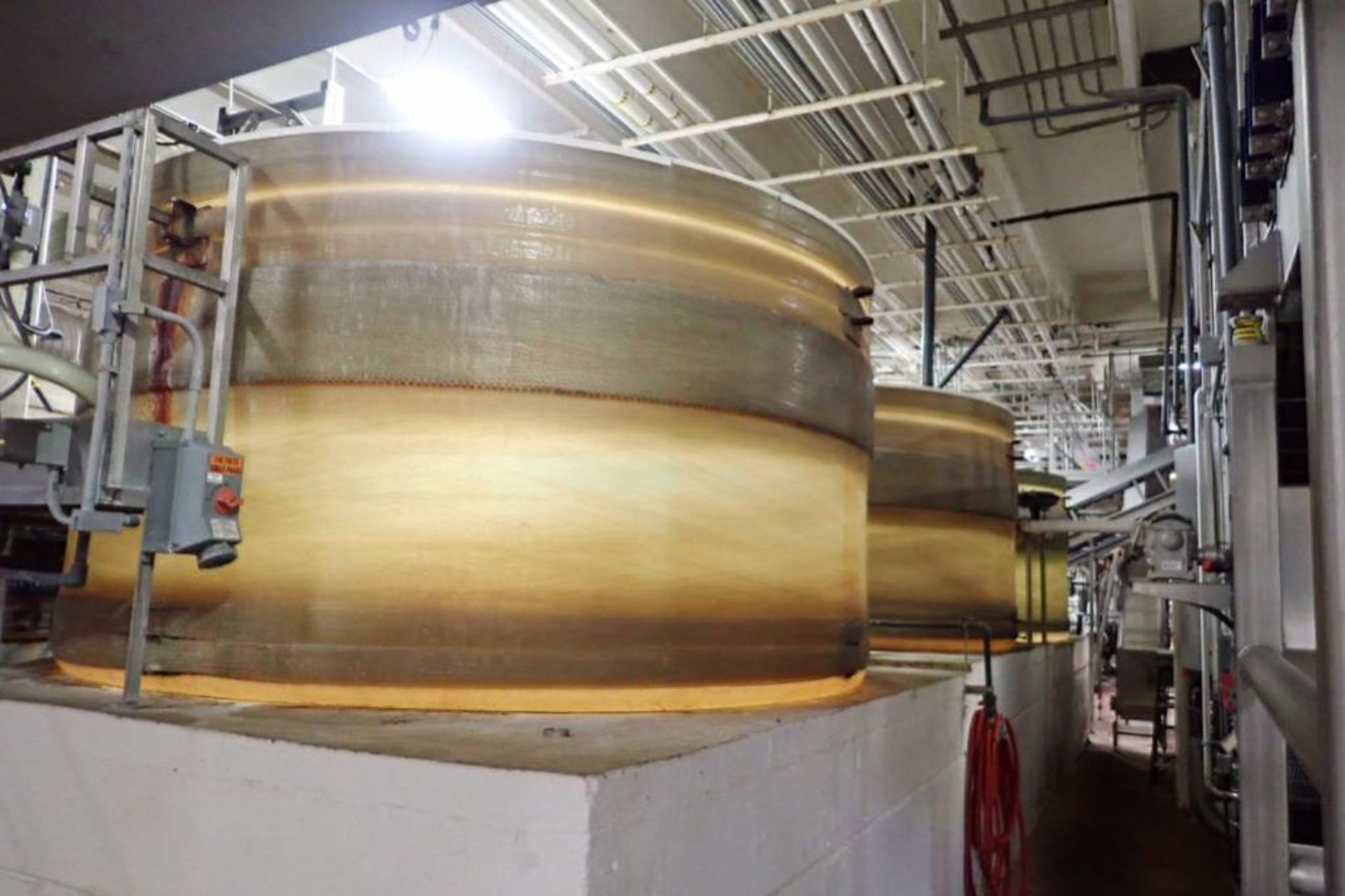 D and R Fabrication fiberglass tank, 136 in. dia x 72 in. tall ** Rigging Fee: $600 EACH ** - Image 11 of 11