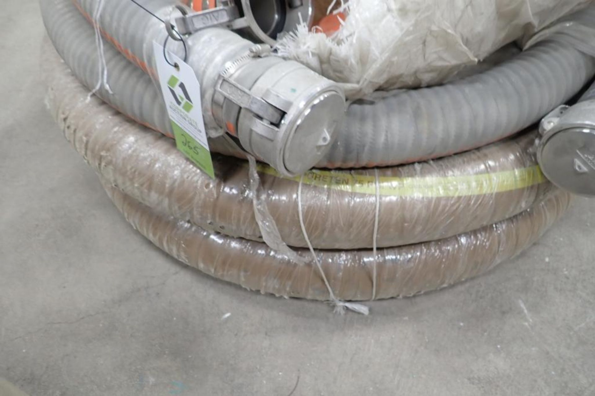 4 in. flexible food grade hose, camlock fittings. **Rigging Fee: $50** (Located in Brooklyn Park, MN - Image 6 of 6