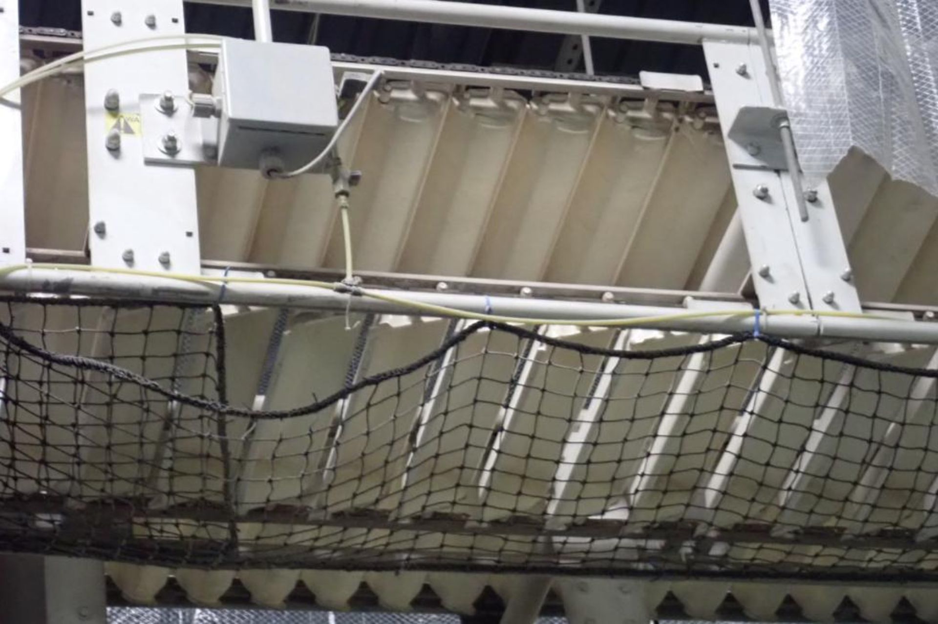 Deamco overlapping bucket conveyor, overhead, 100 ft. long, plastic buckets, 18 in. wide x 5 in. dee - Image 7 of 7