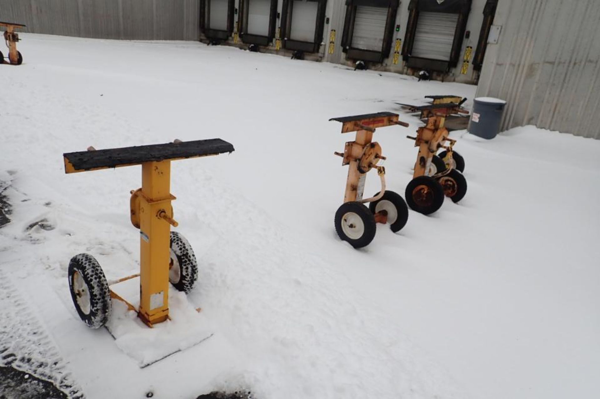 (9) Rite hite trailer stands. **Rigging Fee: $150** (Located in Brooklyn Park, MN.) - Image 5 of 8
