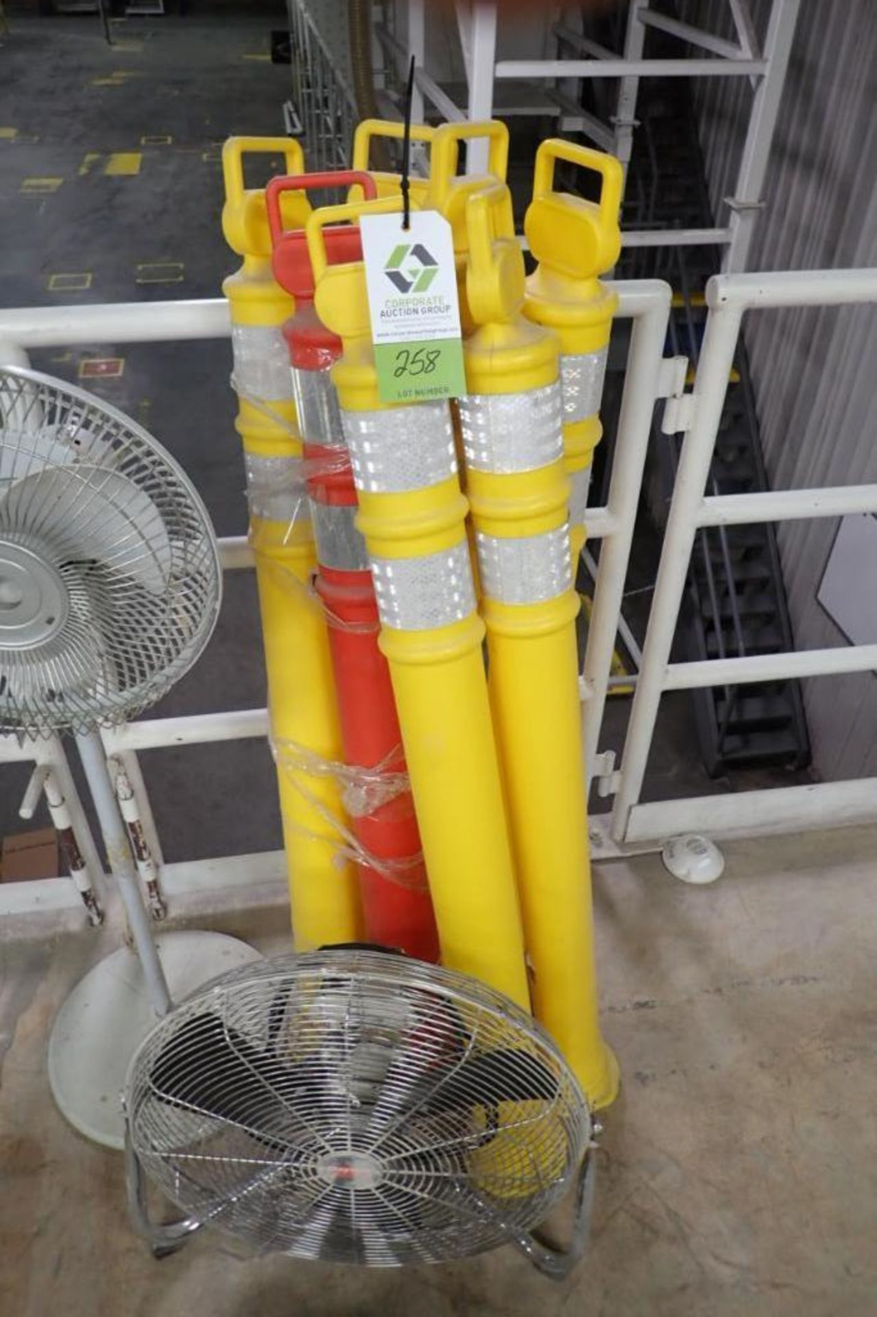 Assorted electric fans, plastic stations. **Rigging Fee: $50** (Located in Brooklyn Park, MN.) - Image 3 of 3