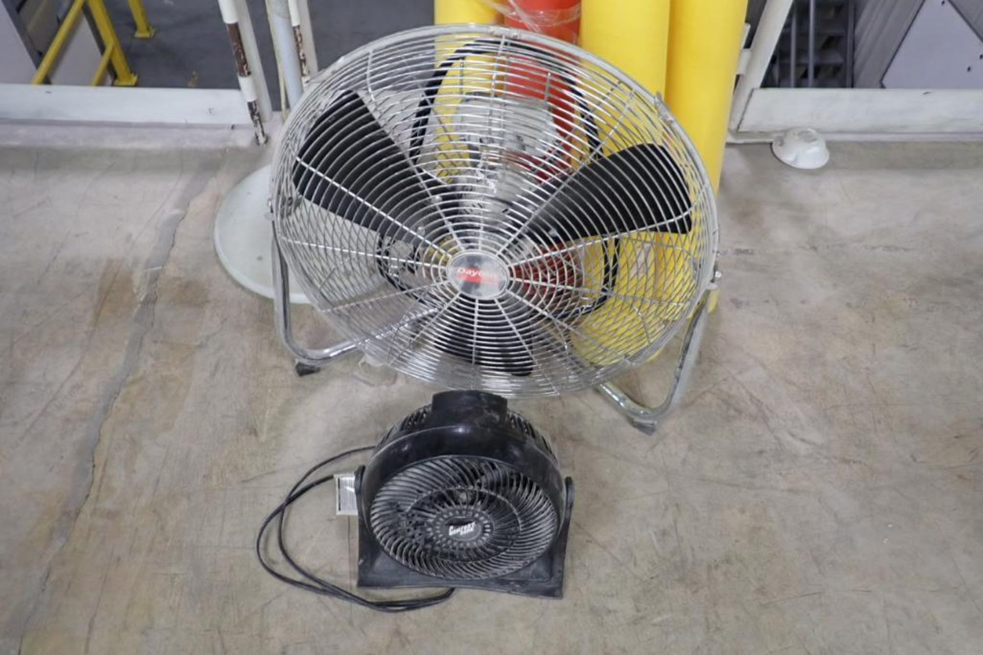 Assorted electric fans, plastic stations. **Rigging Fee: $50** (Located in Brooklyn Park, MN.) - Image 2 of 3