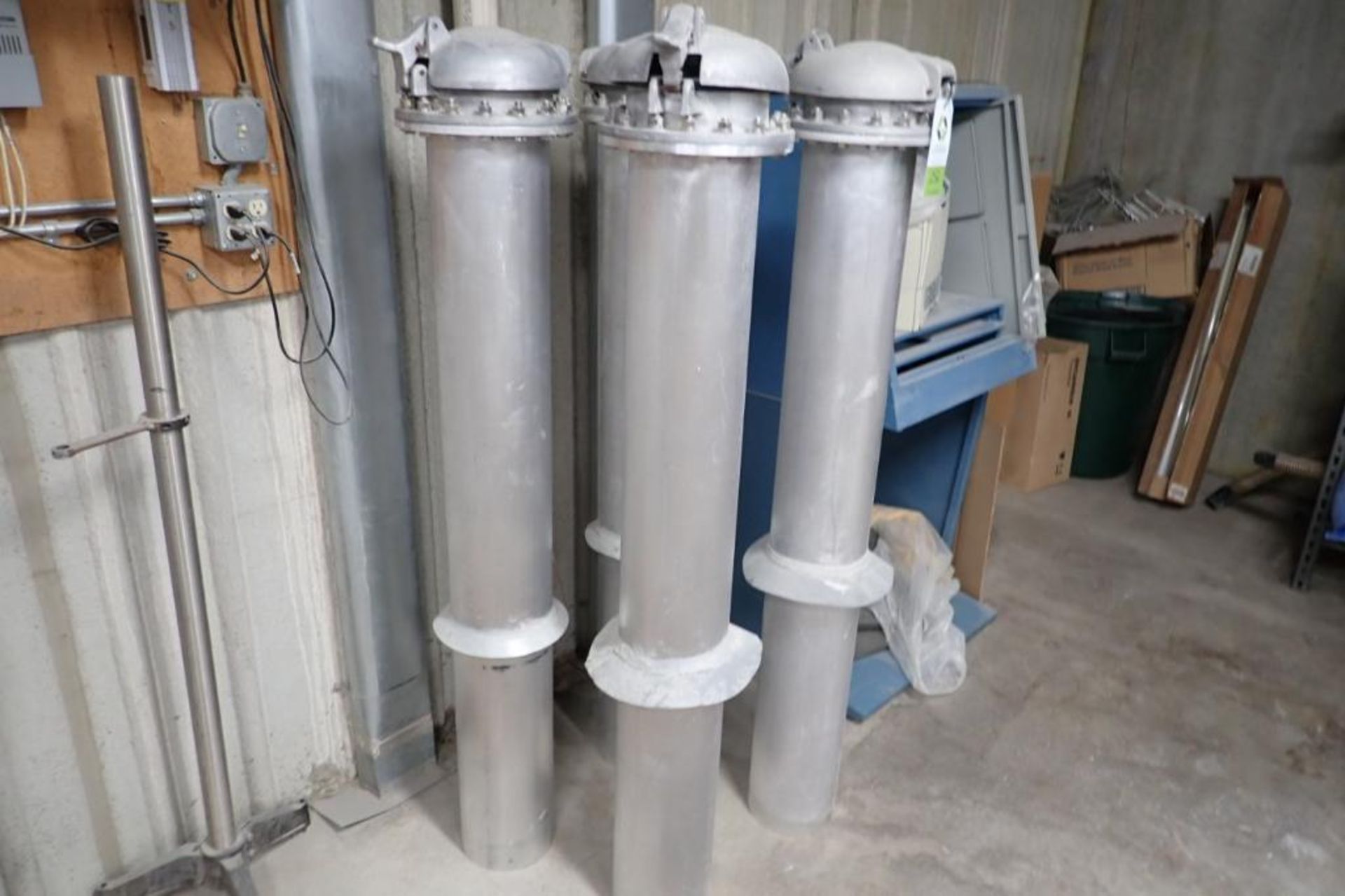 (4) aluminum pressure tubes with caps. **Rigging Fee: $100** (Located in Brooklyn Park, MN.) - Image 2 of 3