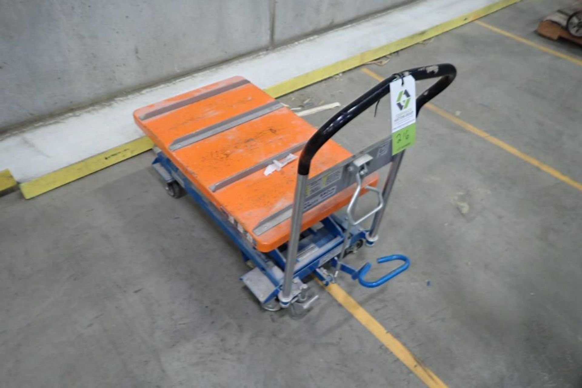 Southworth hydraulic cart, 30 in. long x 20 in. wide, foot operated, 550 lb. capacity. **Rigging Fee