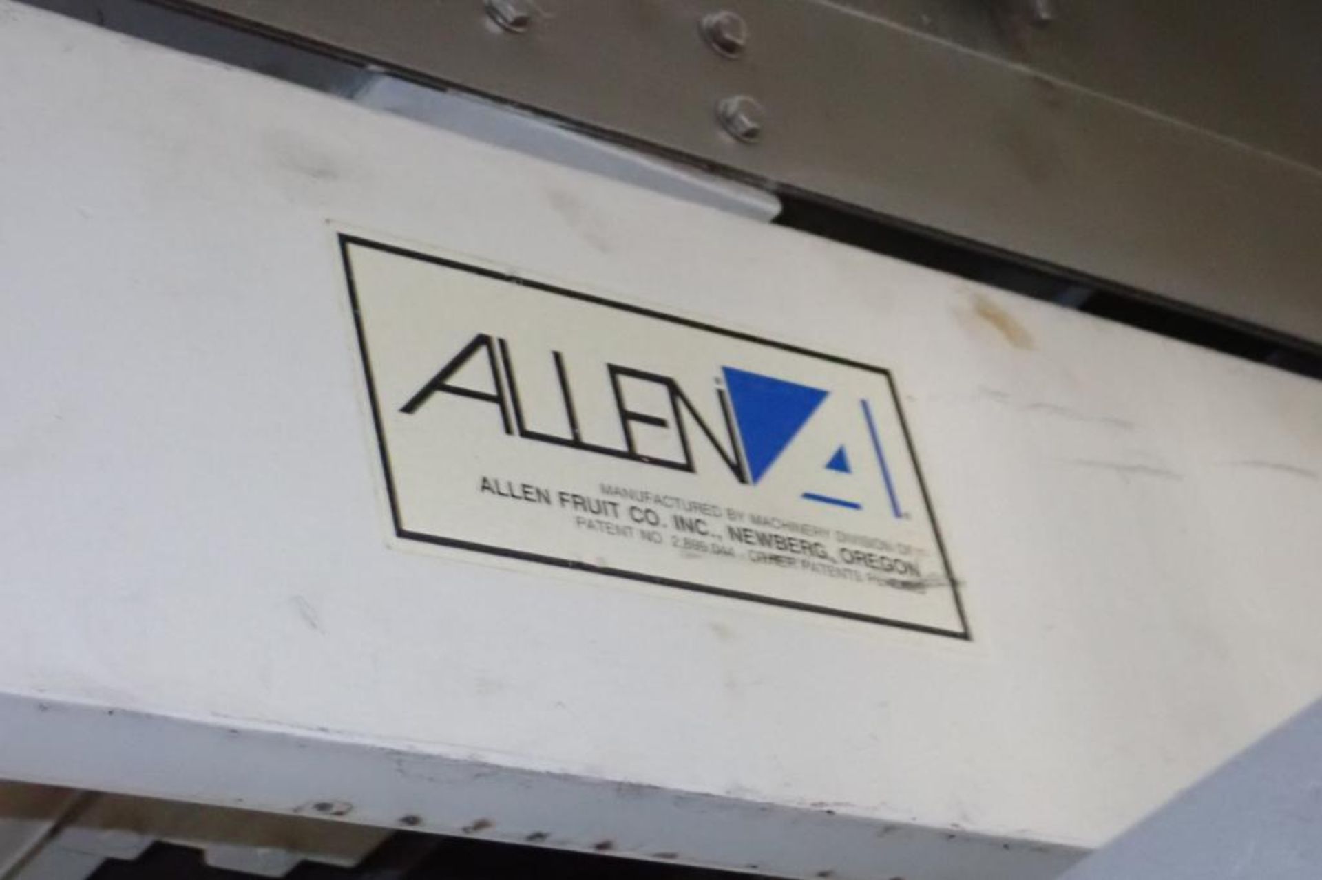 Allen vibratory conveyor, 144 in. long x 24 in. wide, SS bed, mild steel frame. **Rigging Fee: $300* - Bild 3 aus 8