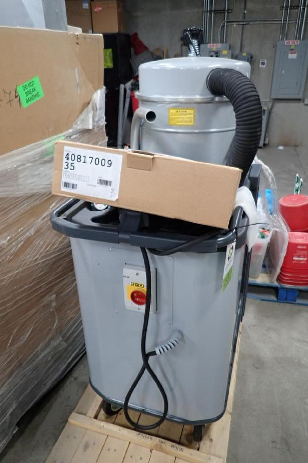 New Nilfisk T48 industrial vacuum, Model TDA-2G, SN 12902, 3 phase. **Rigging Fee: $50** (Located in - Image 3 of 6