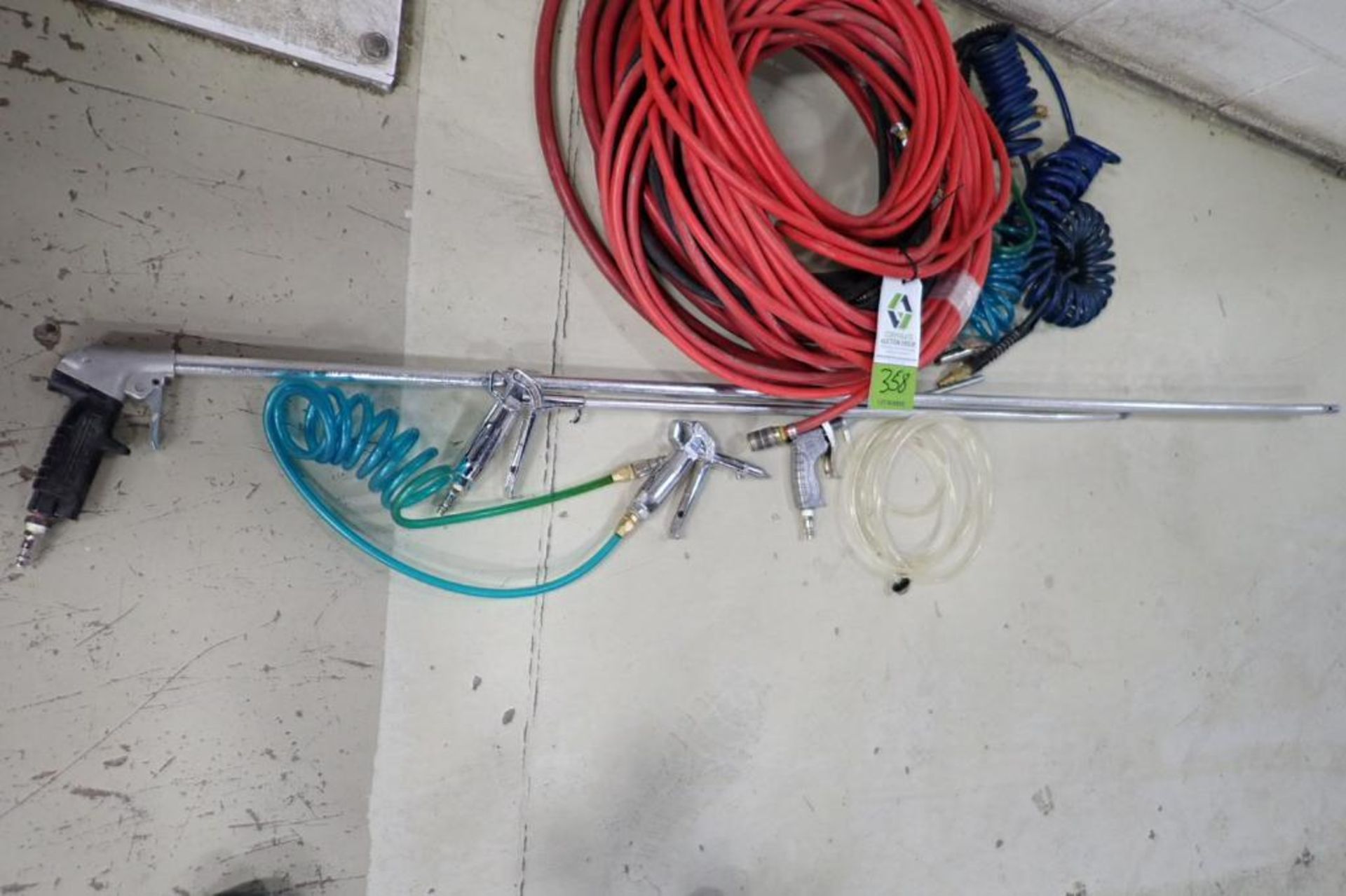 Assorted air hose, and nozzles. **Rigging Fee: $25** (Located in Brooklyn Park, MN.) - Image 3 of 6