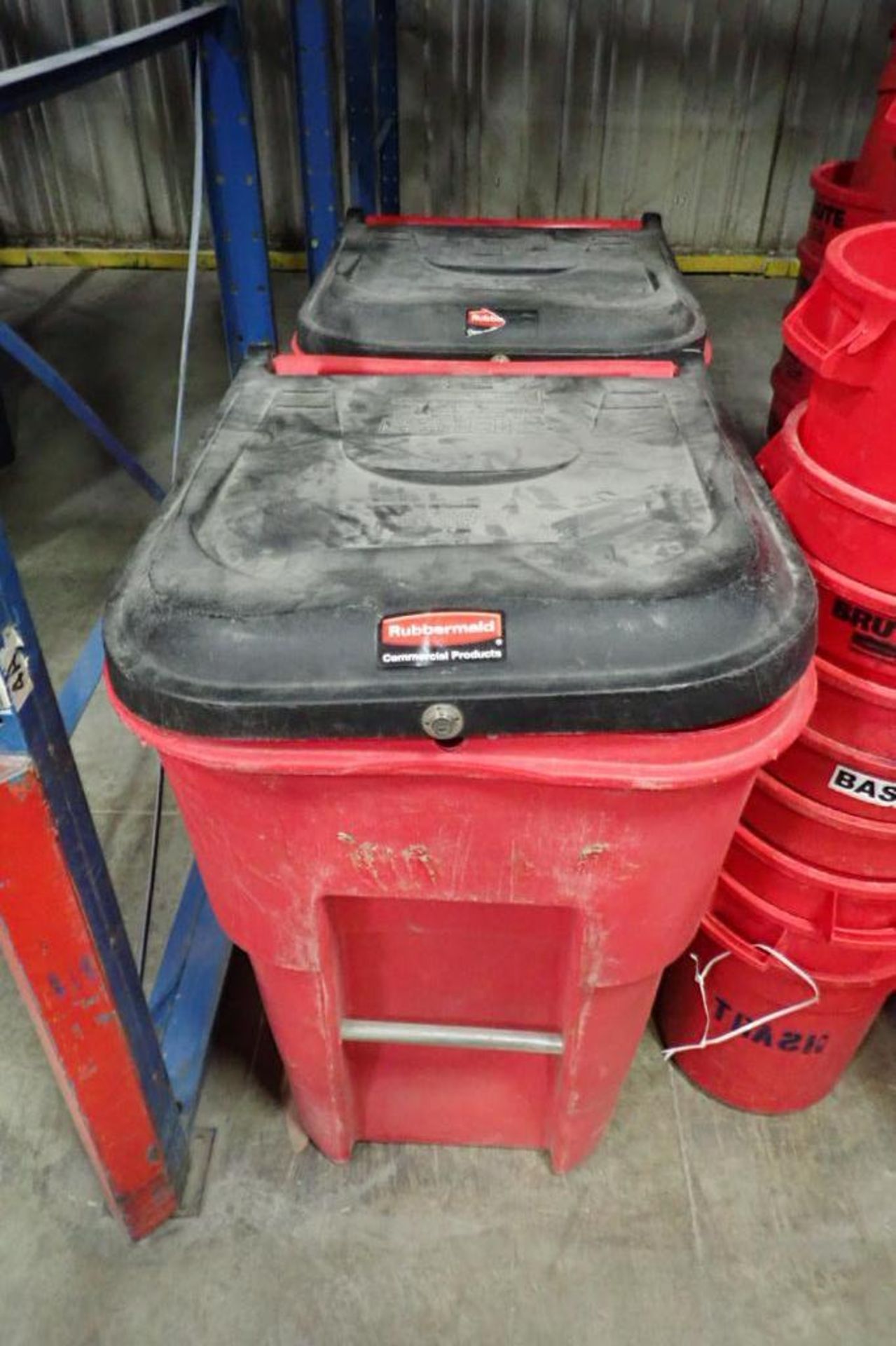 (37) assorted Brute trash bins. **Rigging Fee: $75** (Located in Brooklyn Park, MN.) - Image 4 of 4