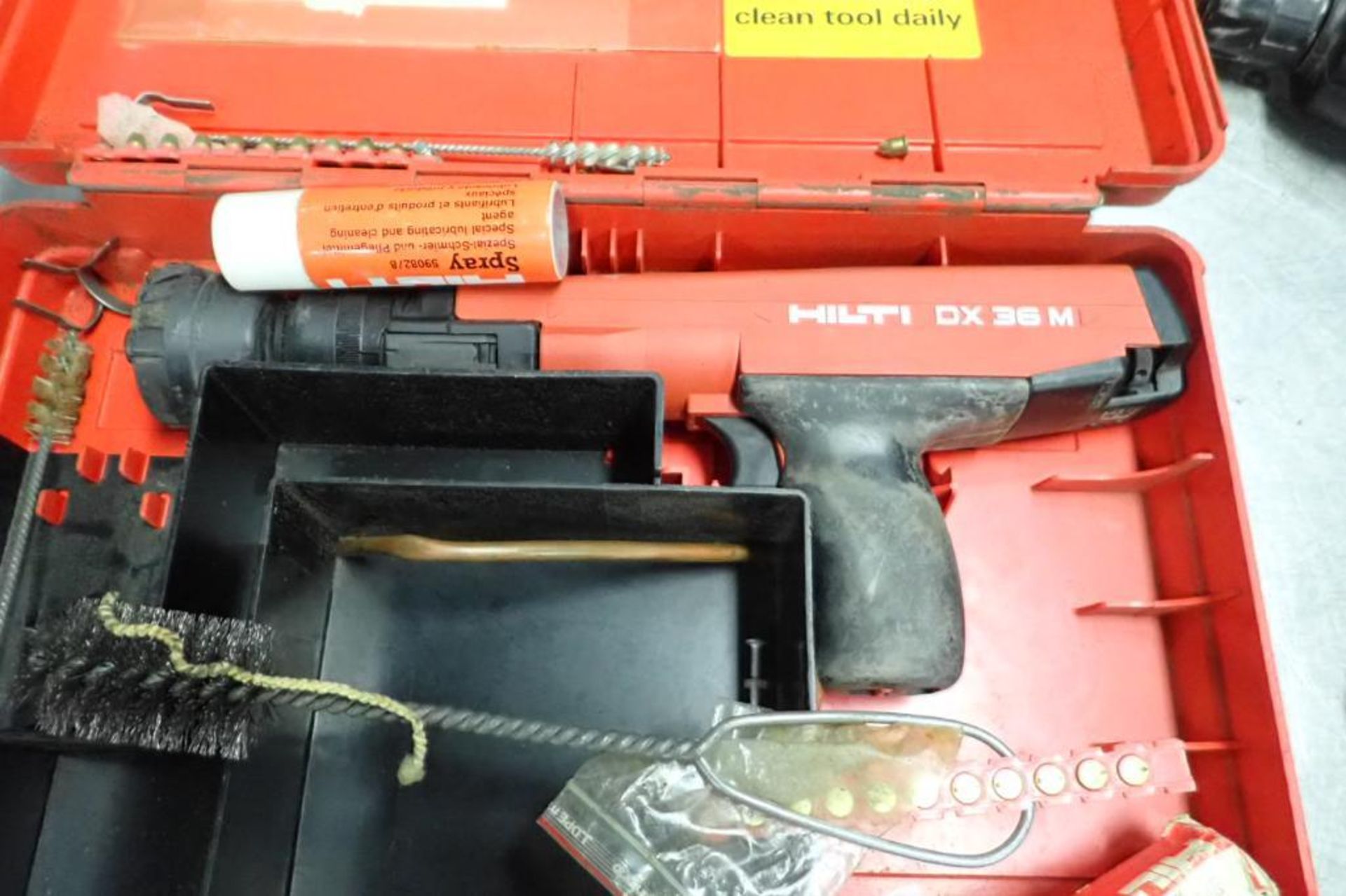 Hilti DX36M power actuated tool. **Rigging Fee: $10** (Located in Brooklyn Park, MN.) - Bild 2 aus 5