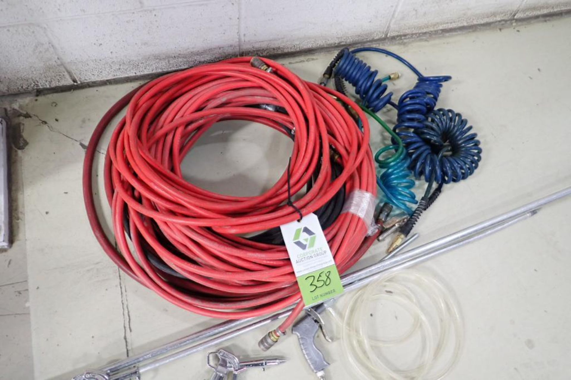 Assorted air hose, and nozzles. **Rigging Fee: $25** (Located in Brooklyn Park, MN.) - Image 2 of 6