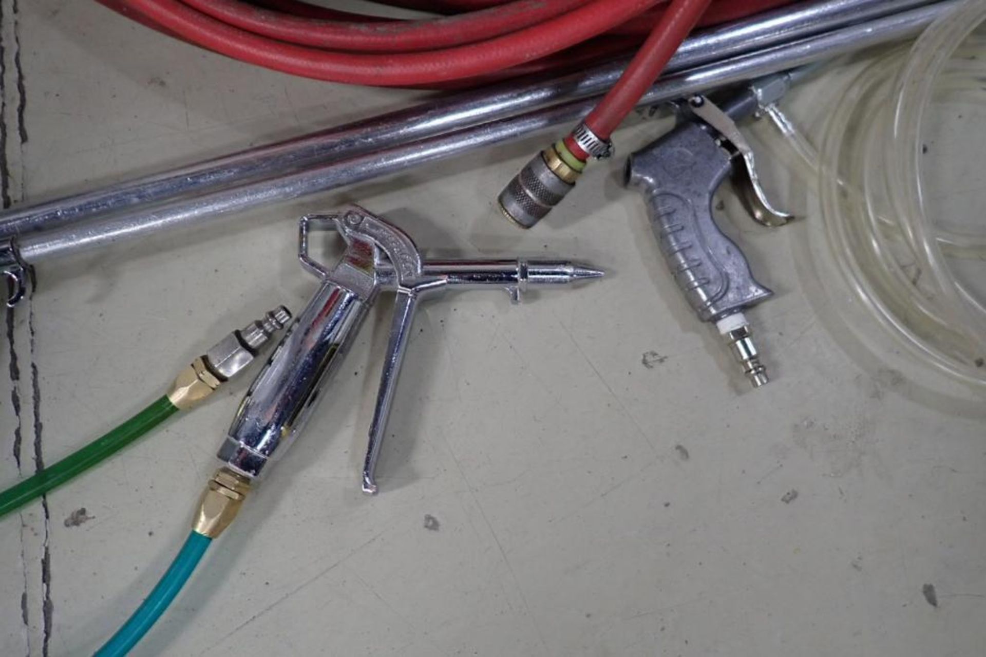 Assorted air hose, and nozzles. **Rigging Fee: $25** (Located in Brooklyn Park, MN.) - Image 5 of 6