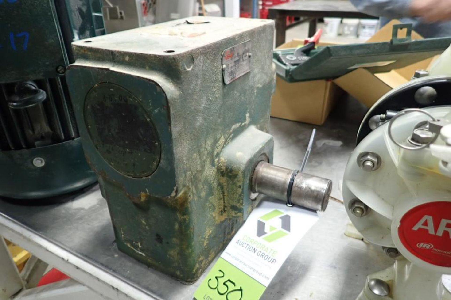 Plastic diagrpham pump, Lesson 4 hp motor, gearbox. **Rigging Fee: $10** (Located in Brooklyn Park, - Image 4 of 7