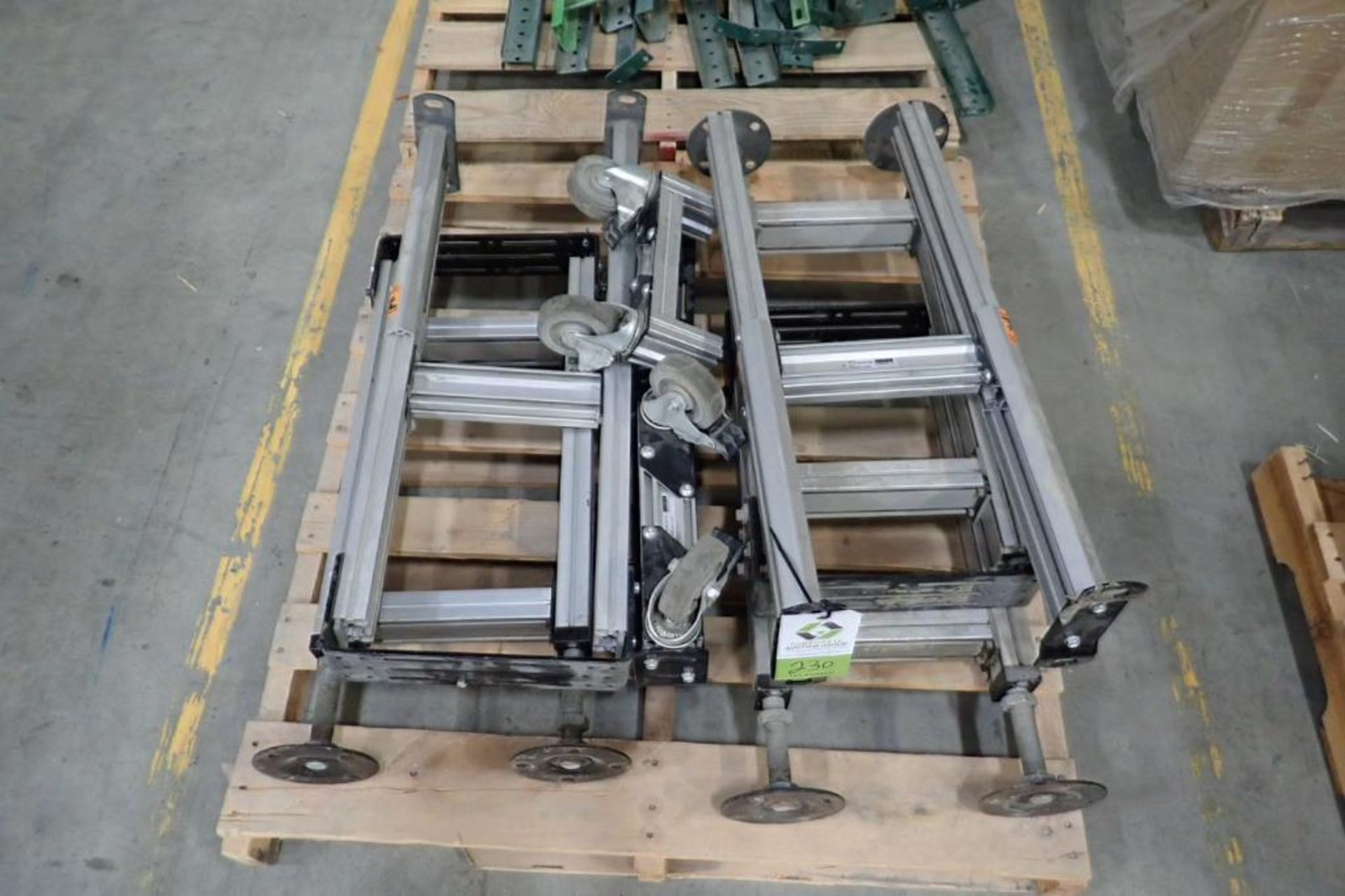 Dorner conveyor legs, Hytrol conveyor legs. **Rigging Fee: $25** (Located in Brooklyn Park, MN.) - Bild 2 aus 4