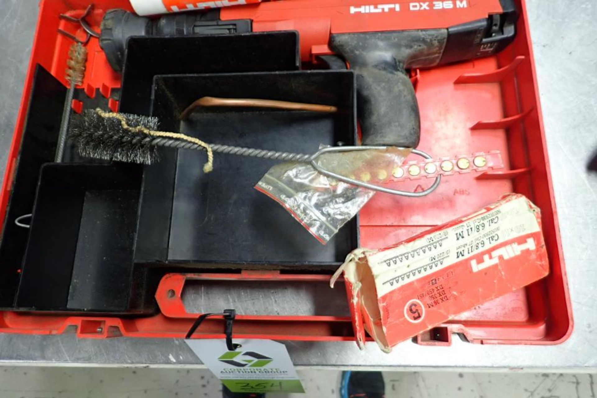 Hilti DX36M power actuated tool. **Rigging Fee: $10** (Located in Brooklyn Park, MN.) - Bild 3 aus 5