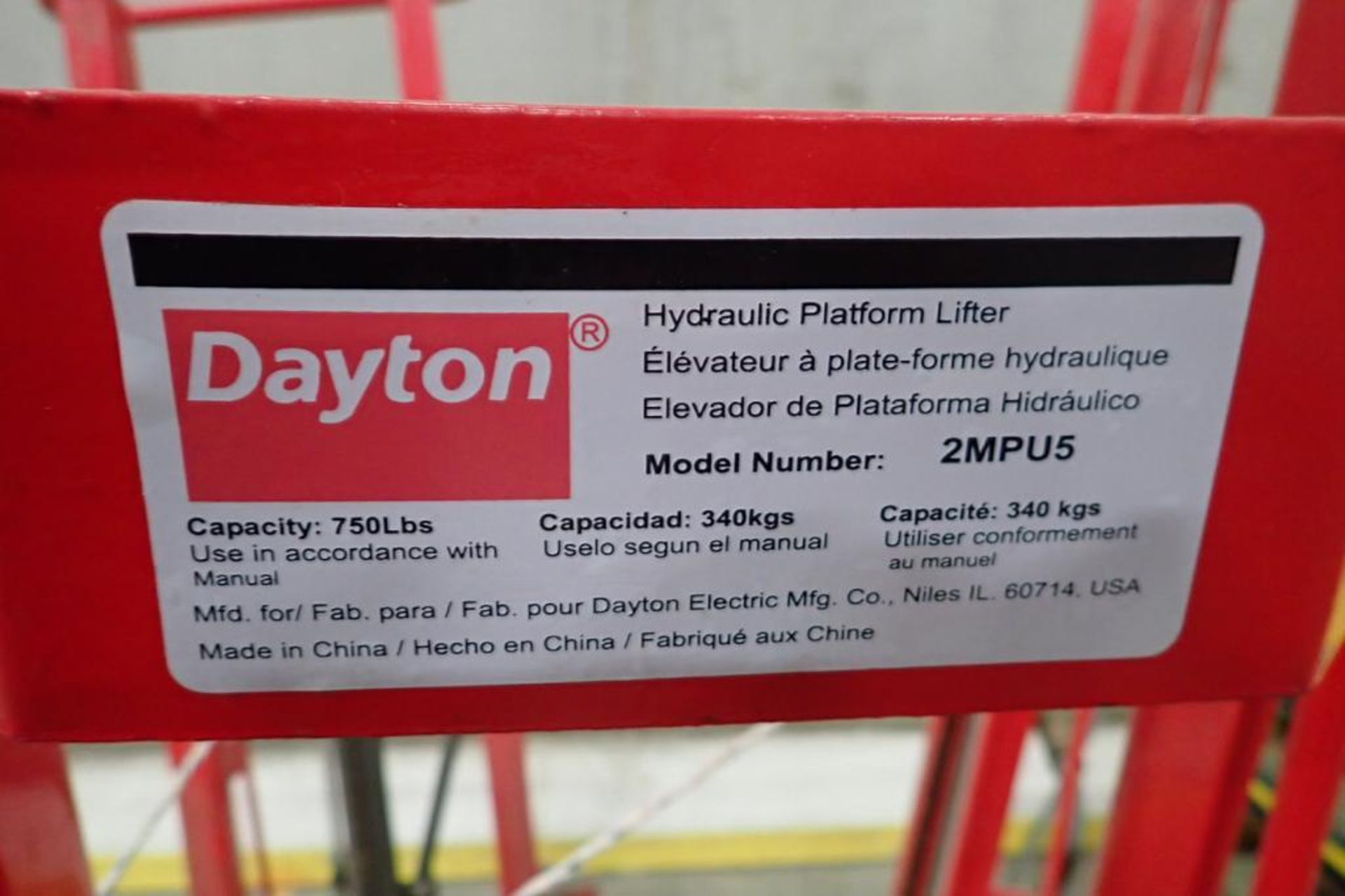 Dayton hydraulic platform lifter, Model 2MPU5, 750 lb. capacity (EACH). **Rigging Fee: $50** (Locate - Image 4 of 7