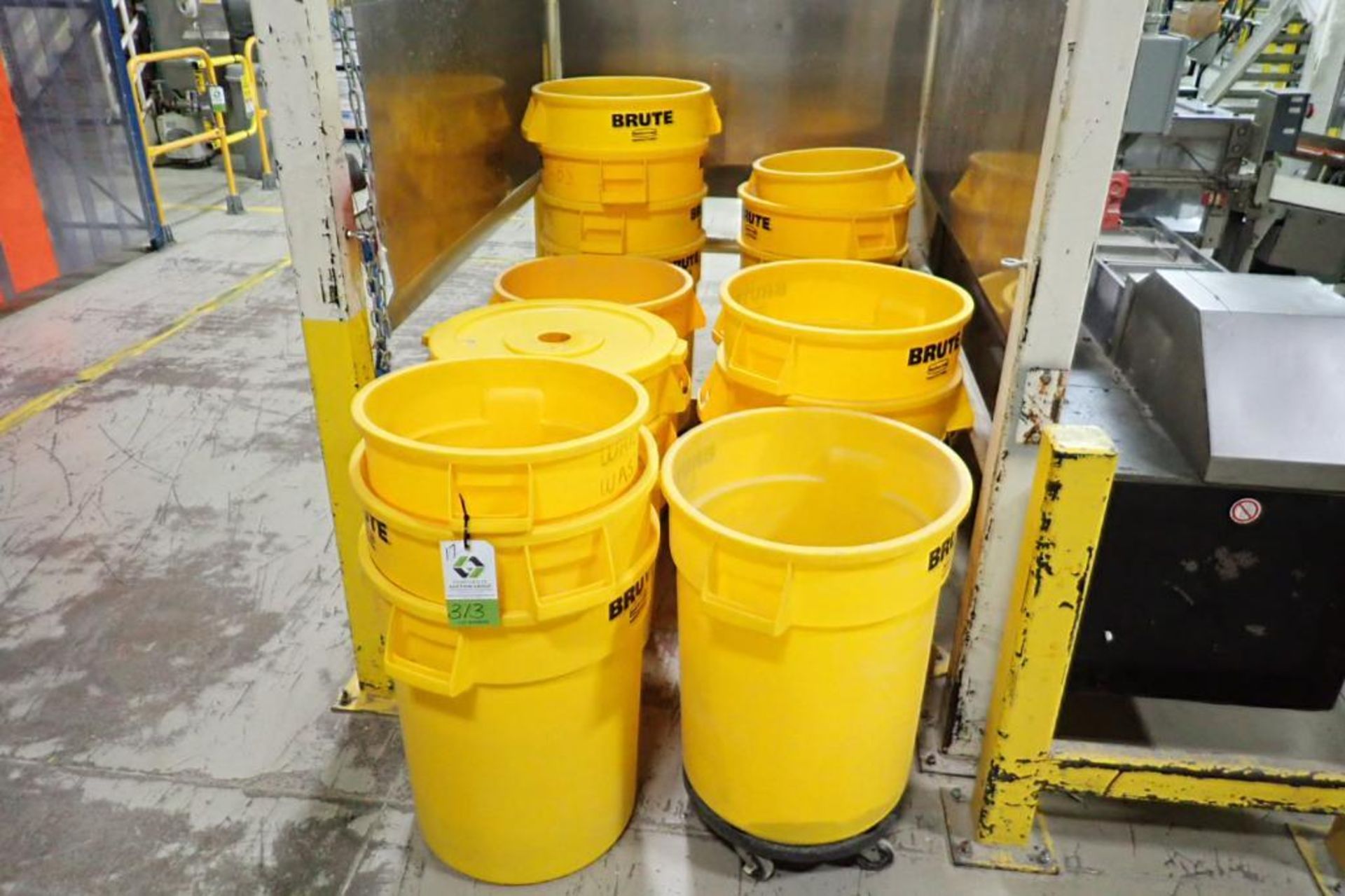 (17) yellow brute trash bins. **Rigging Fee: $25** (Located in Brooklyn Park, MN.)