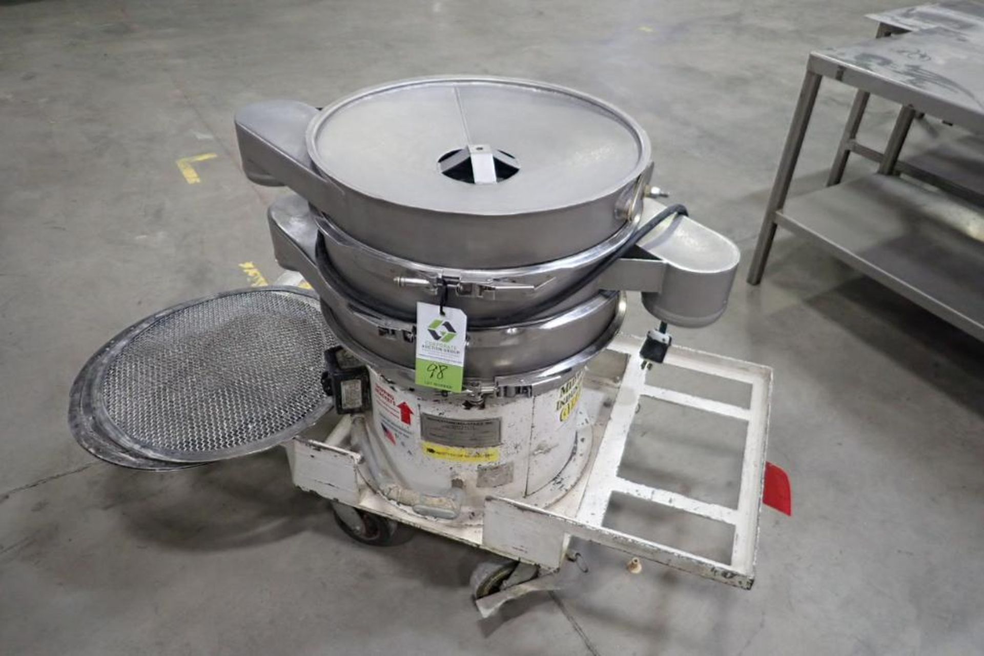 Midwestern portable sifter, Model MR24S4-4, SN 1006-2052. **Rigging Fee: $175** (Located in Brooklyn