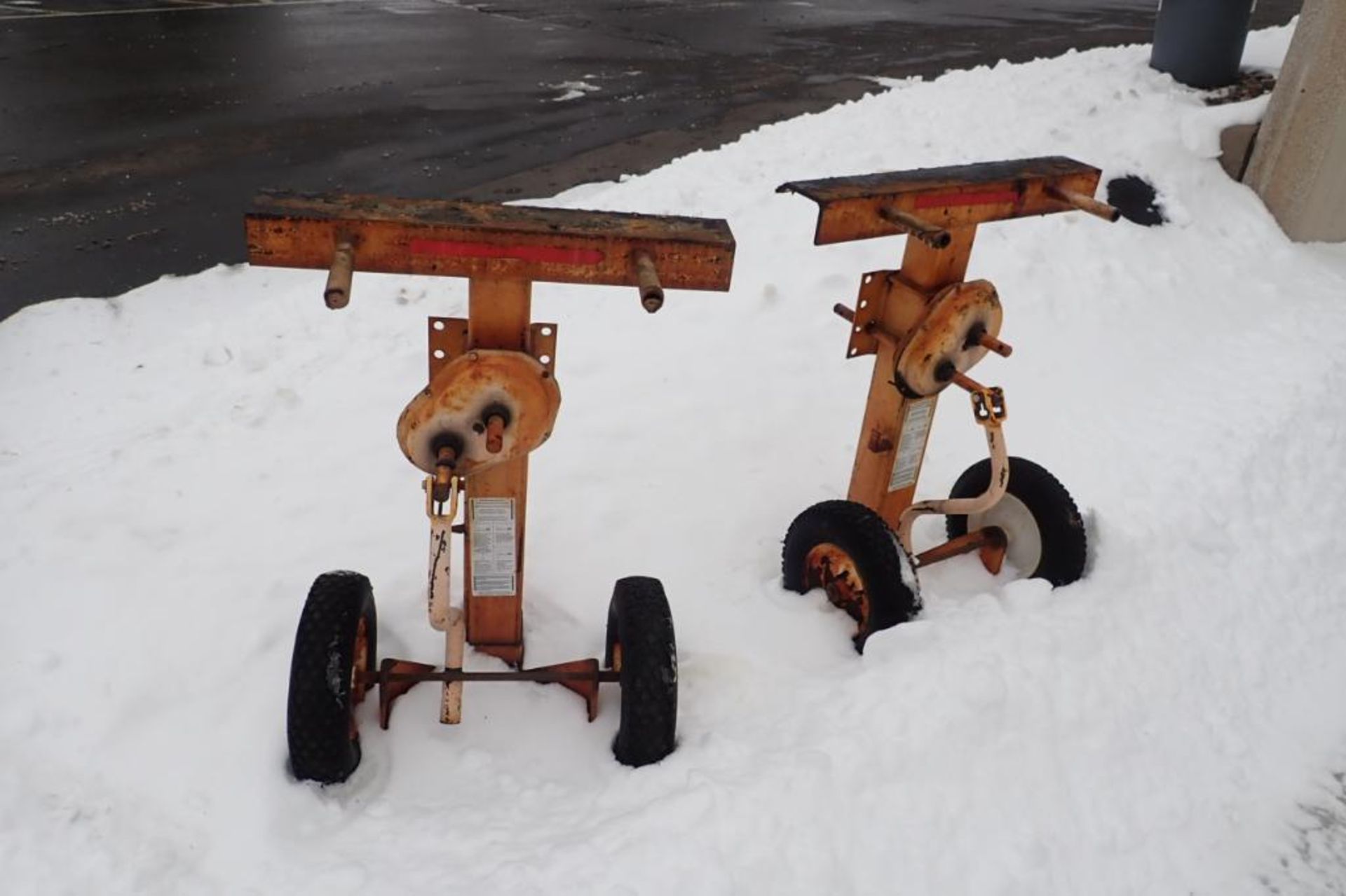(9) Rite hite trailer stands. **Rigging Fee: $150** (Located in Brooklyn Park, MN.) - Image 3 of 8