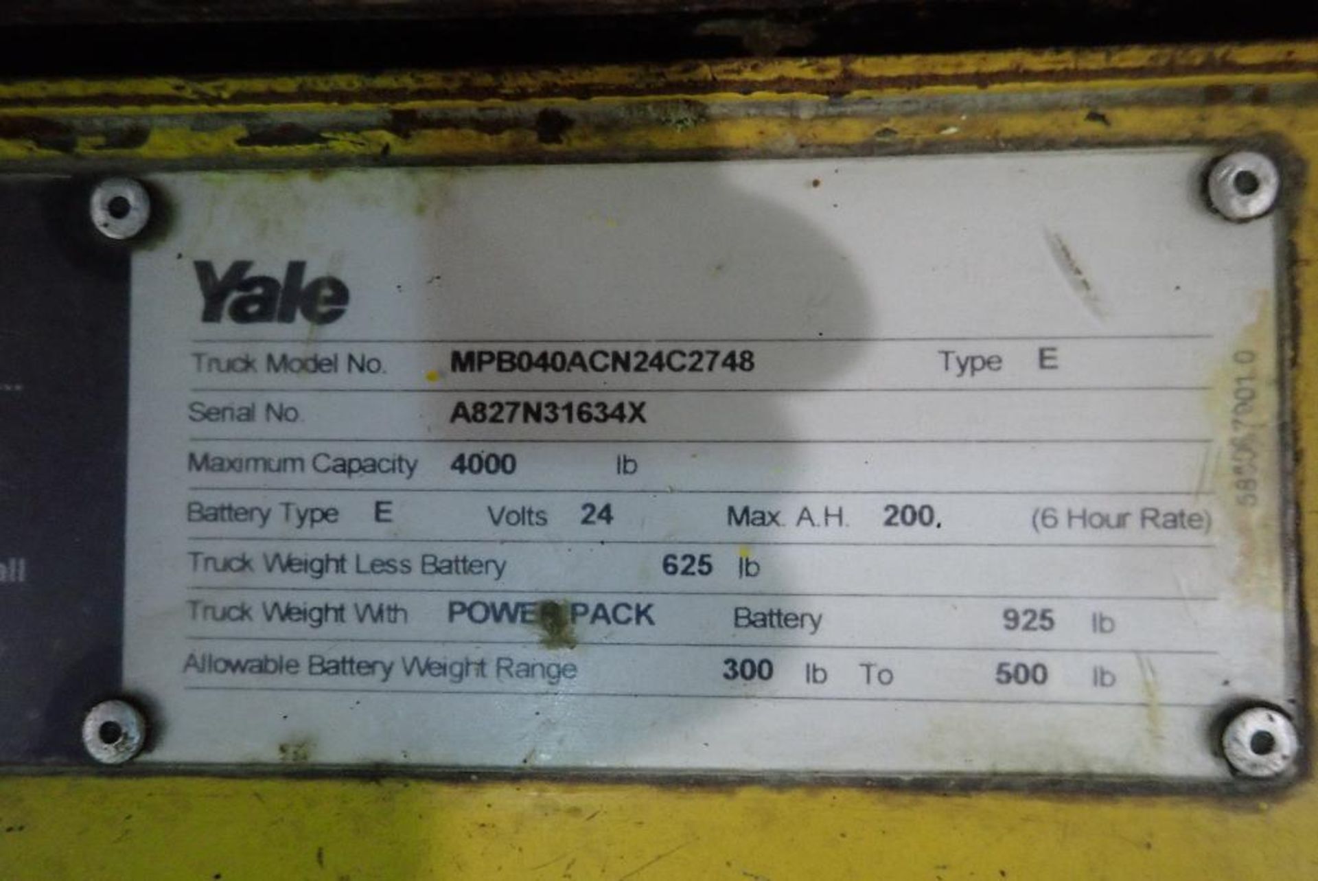 Yale 24 volt electric pallet jack, Model MPB040ACN24C2748, SN A827N31634X, 4000 lb. capacity, condit - Image 5 of 6