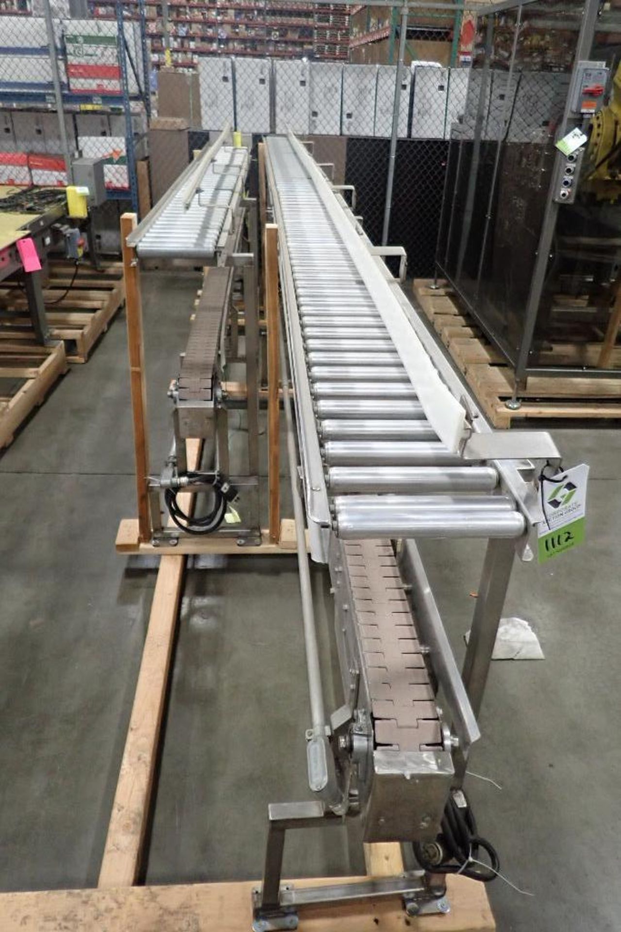Arrowhead table top conveyor, 156 in. long x 4.5 in. wide x 31 in. tall, motor and drive, speed cont - Image 3 of 10
