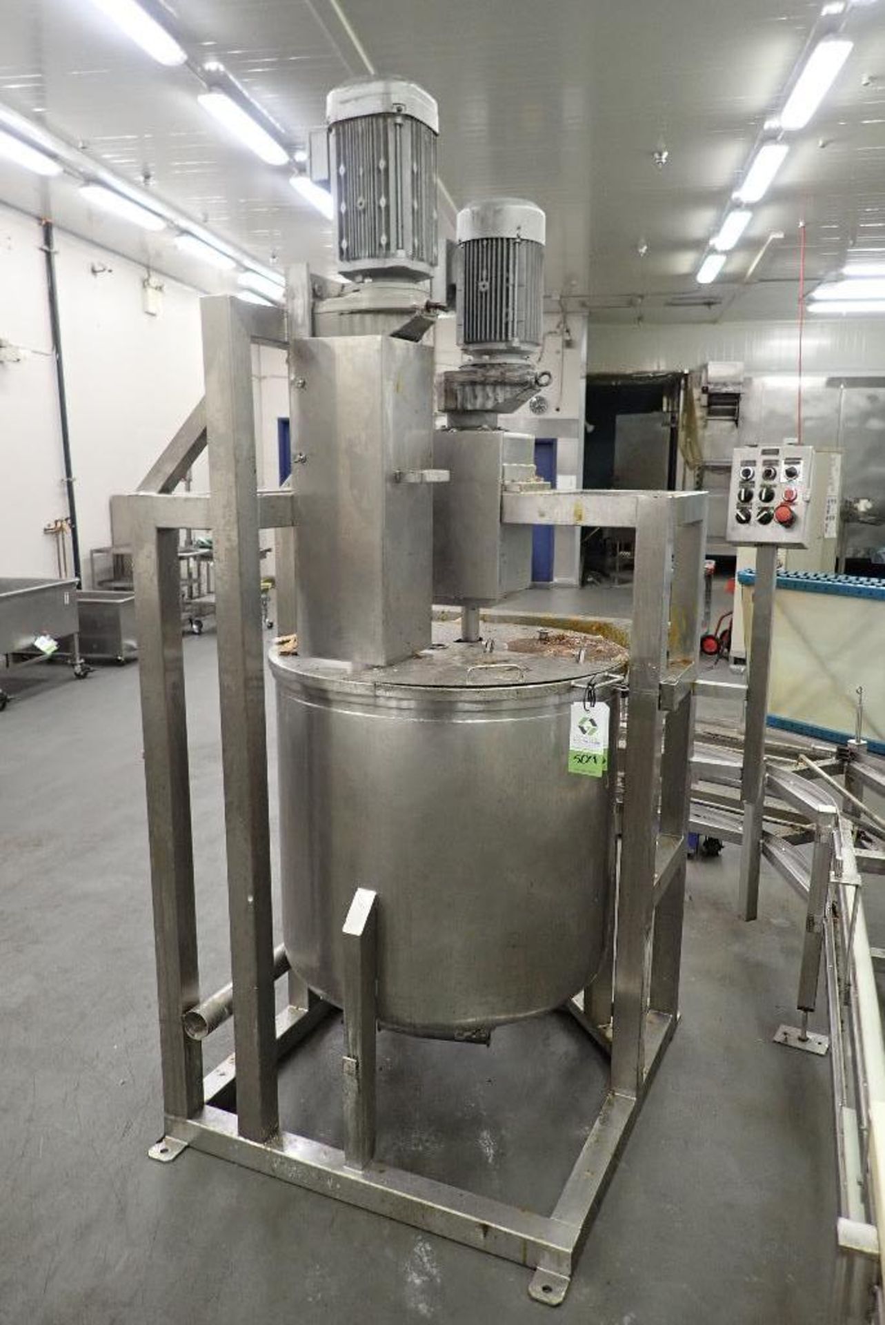 SS mix tank with dual agitation, liquefier blade, side baffle, single wall, dome bottom, cbo, 3 in.