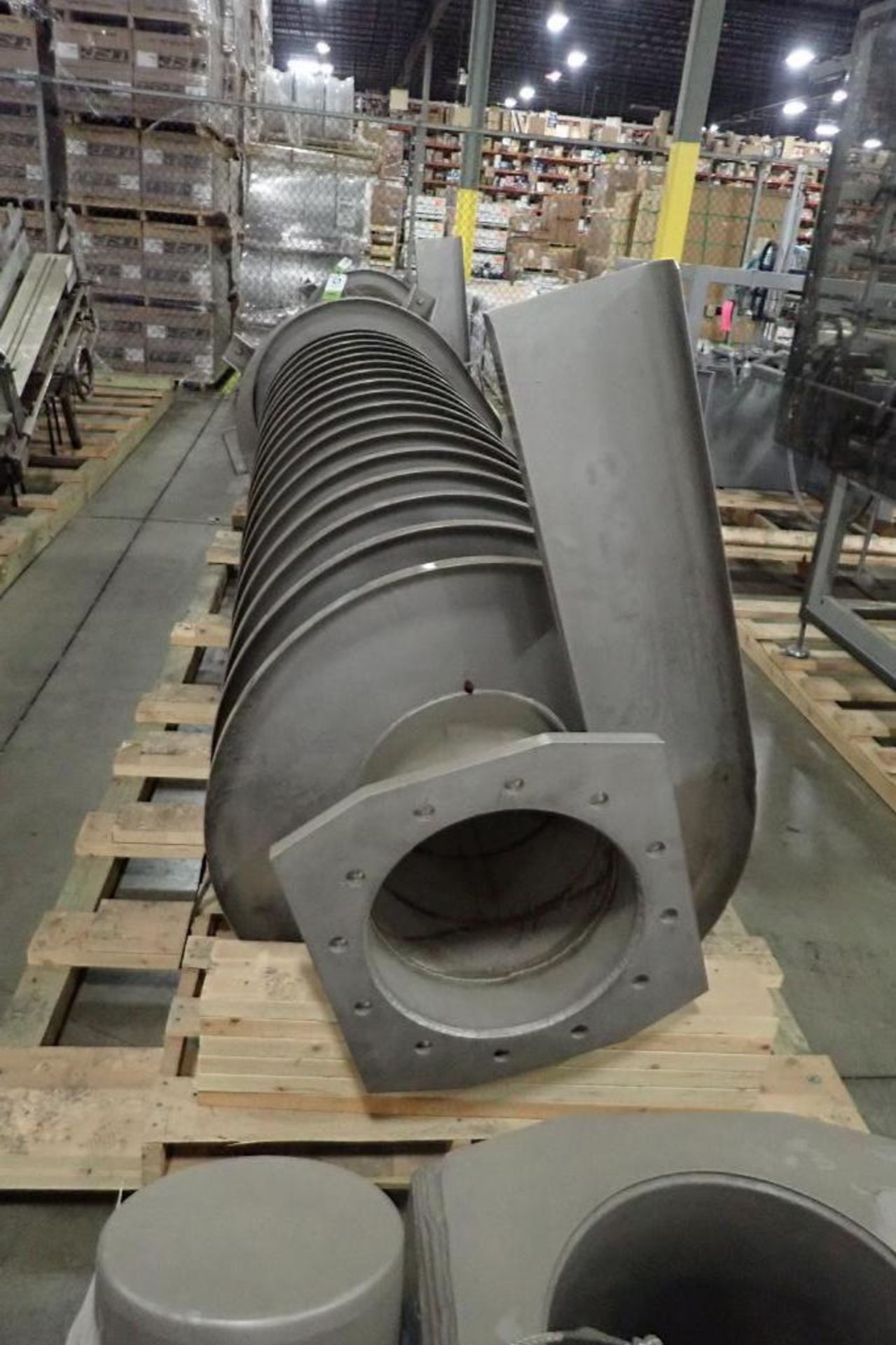 2003 Key SS vibratory incline spiral, 12 ft. tall, 36 in. dia., 9 in. wide clearance, with pedestal, - Image 4 of 13