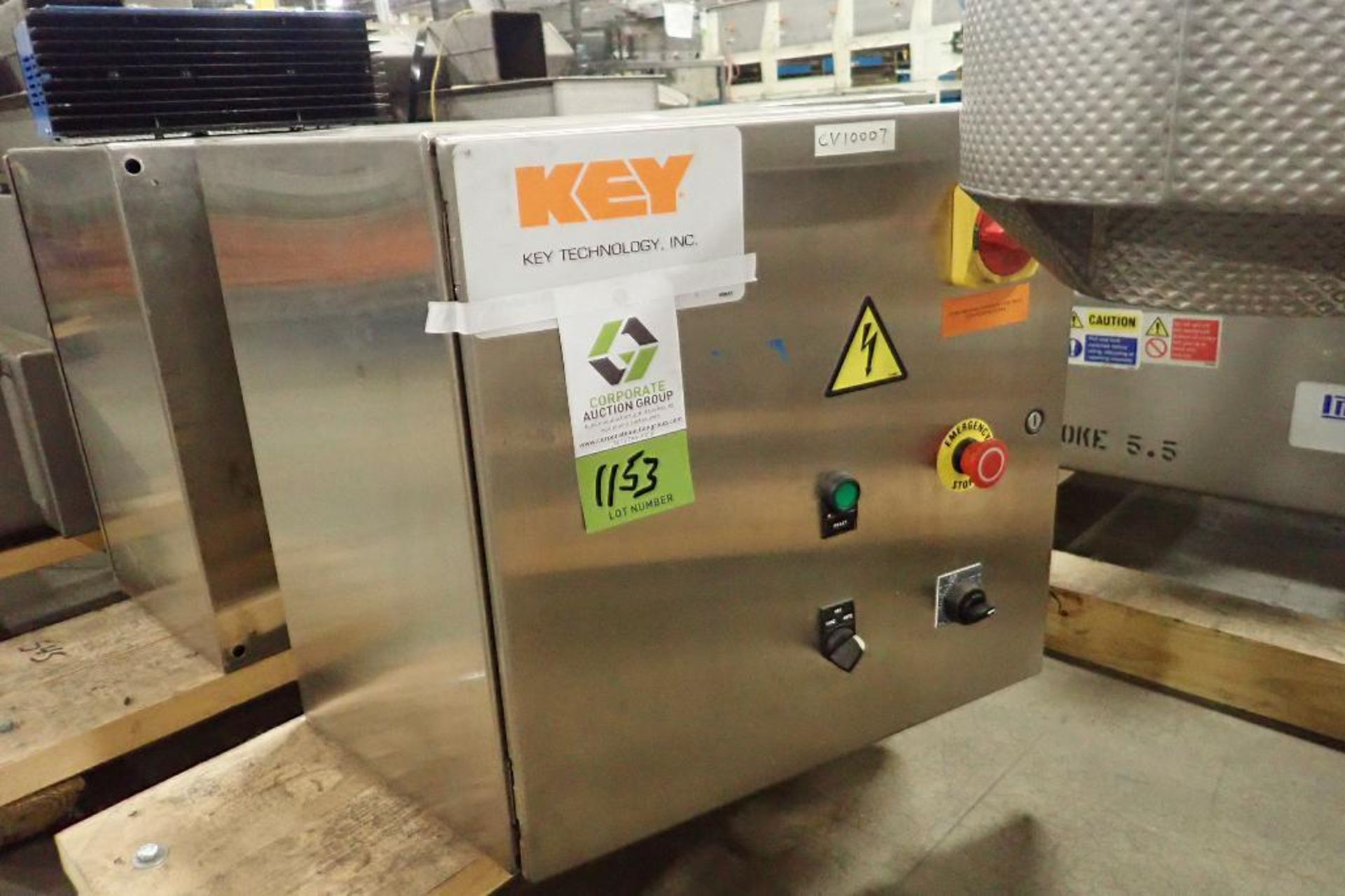 Key iso flow vibratory conveyor, Model 434941-1, SN 06-153786-1, SS bed, 68 in. long x 12 in. wide x - Image 6 of 7