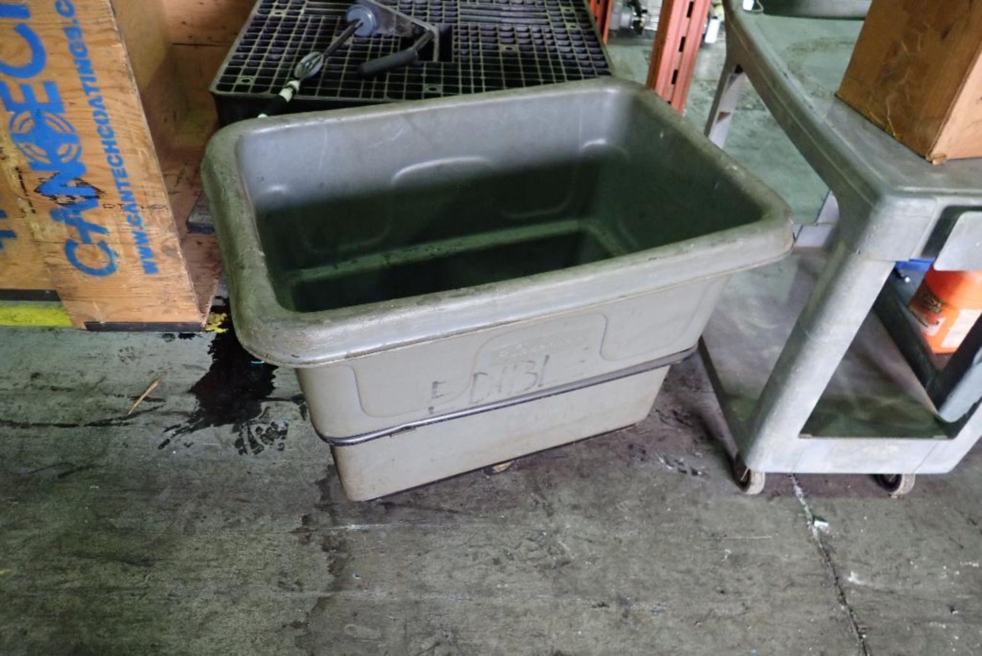 Assorted Brute trash bins, approximately 25. **Rigging Fee: $150** (Located in Delta, BC Canada.) - Image 5 of 7
