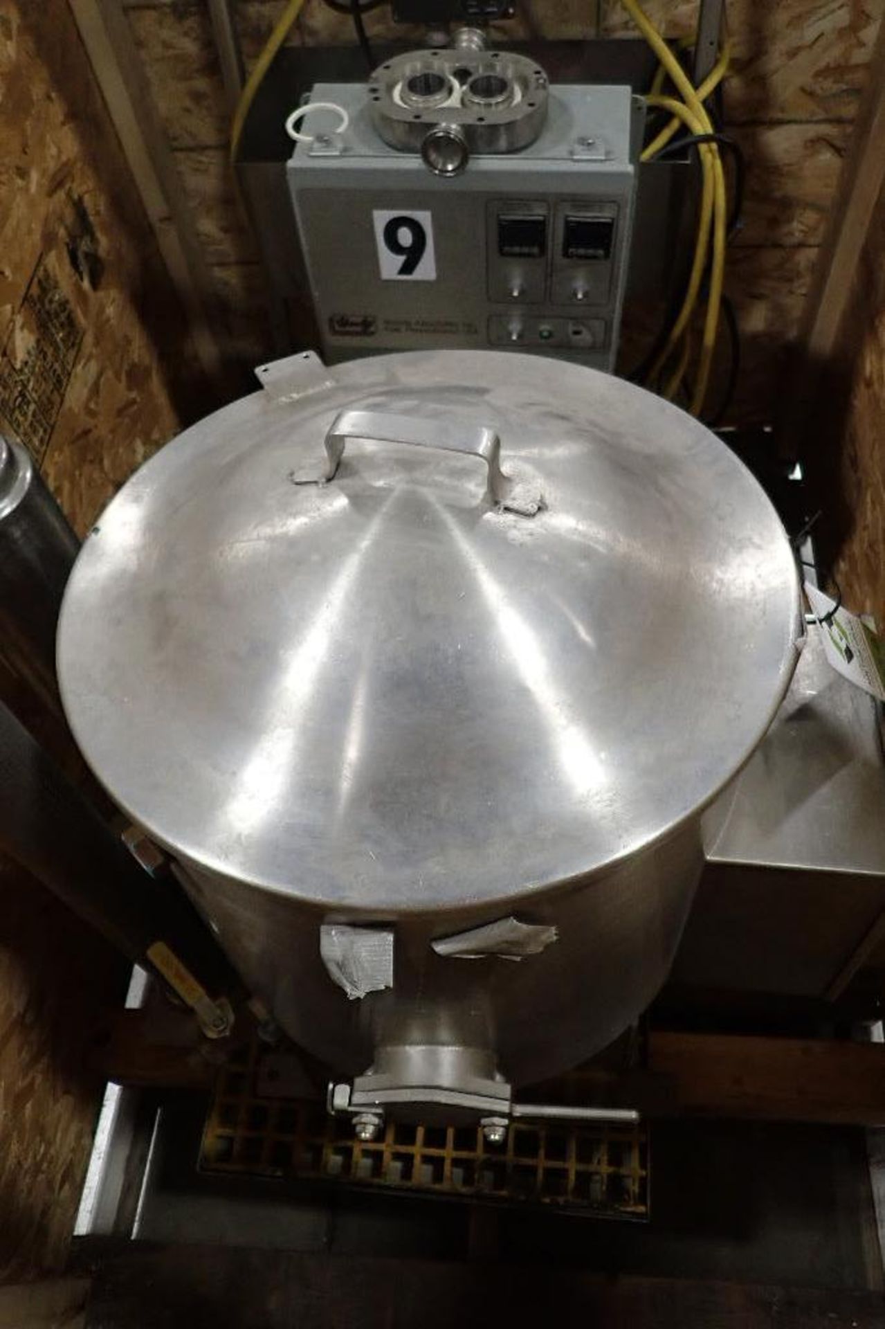 Woody SS chocolate melt tank, 18 in. dia x 14 in. deep, jacketed, electric heat, pd pump (missing ge - Image 8 of 11