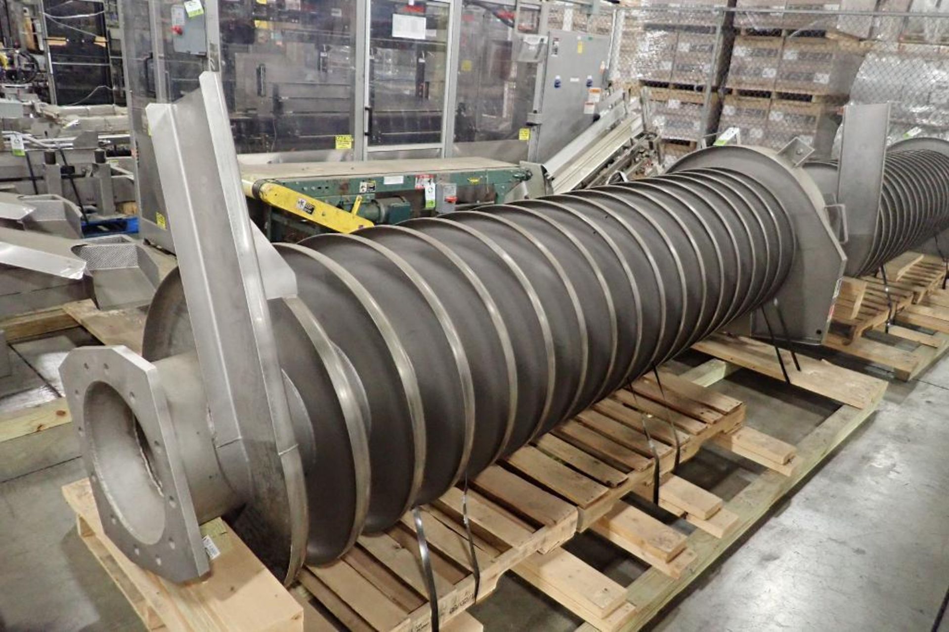 2003 Key SS vibratory incline spiral, 12 ft. tall, 36 in. dia., 9 in. wide clearance, with pedestal, - Image 2 of 13