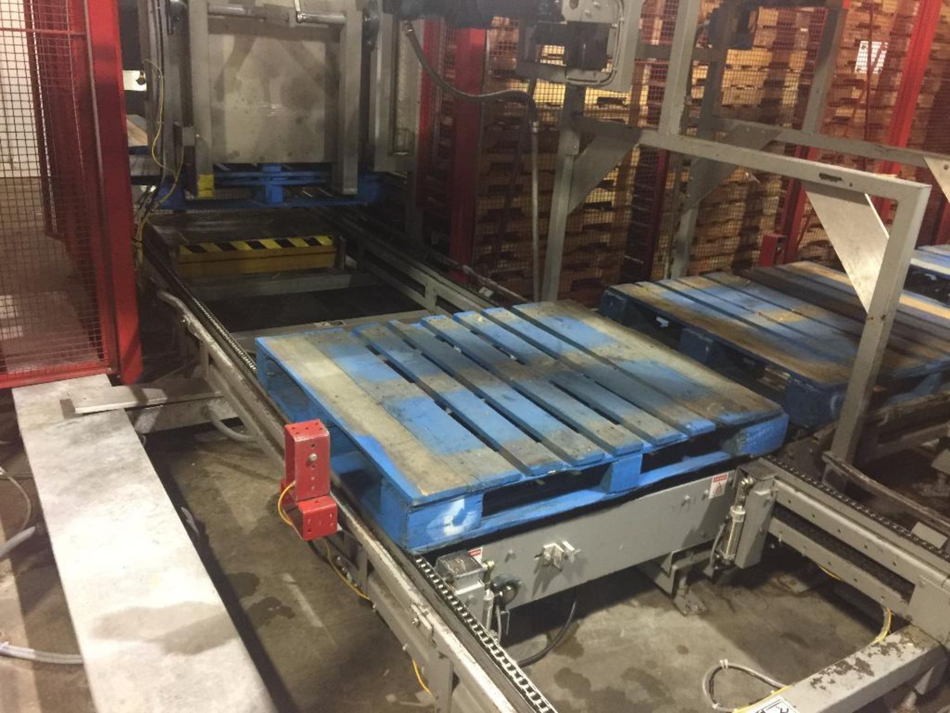 2005 Flexicell robotic dual pallet palletizer, SN 170, single lane infeed from one side, 30 ft. long - Image 29 of 40