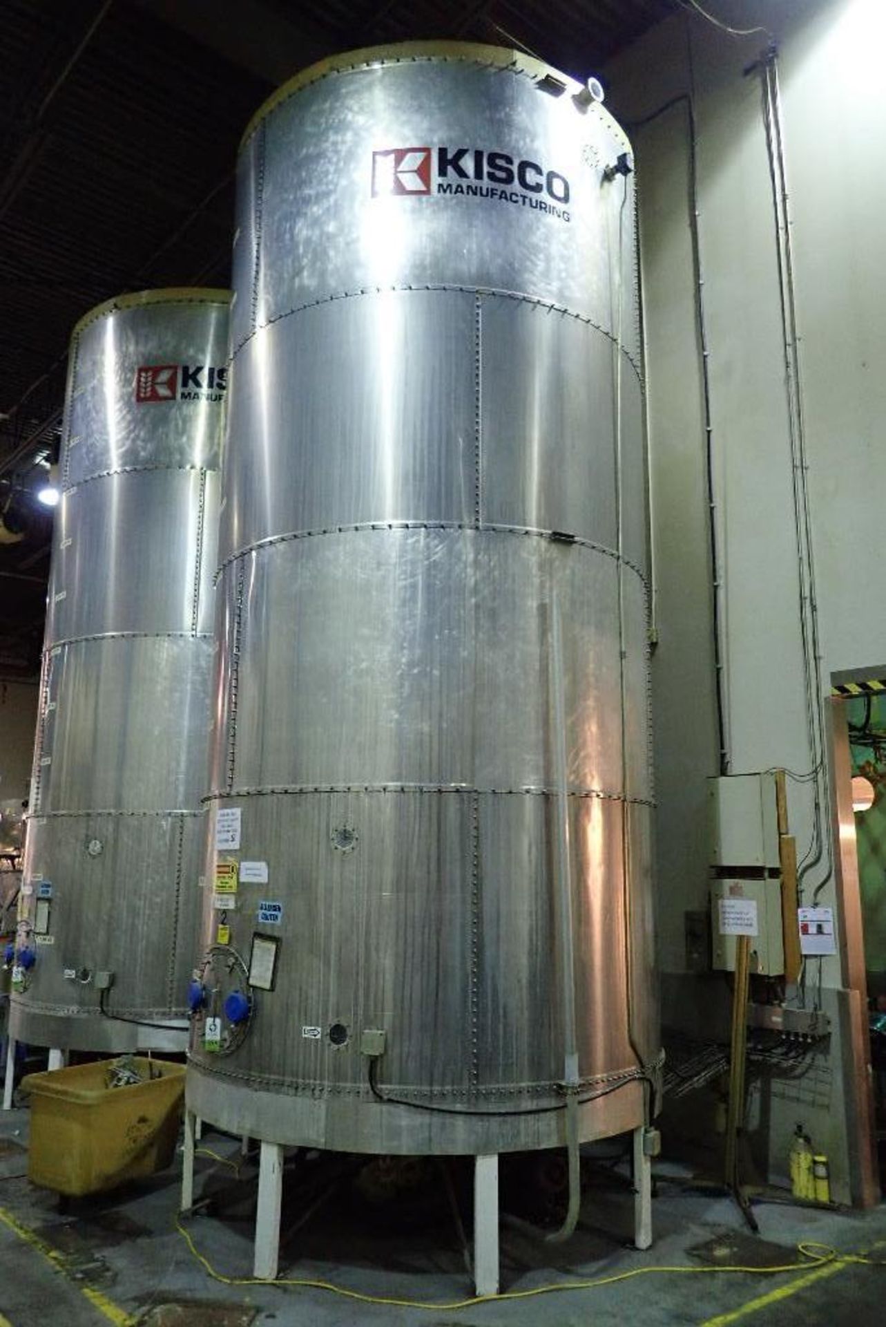 Kisco flour silo, mild steel, 10 ft. dia x 20 ft. tall, cone bottom, 24,000 kg capacity, 20 in. dia - Image 2 of 6