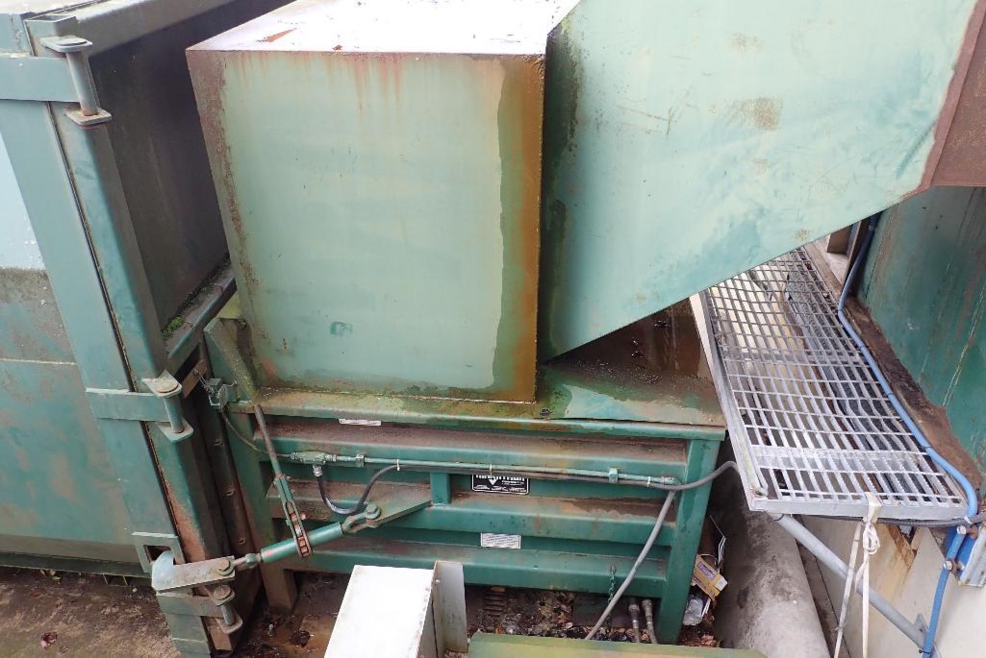 2002 Marathon compactor, Model TC-220-T/HD, SN 401690 0B, cardboard compactor with 40 yard roll off - Image 2 of 9