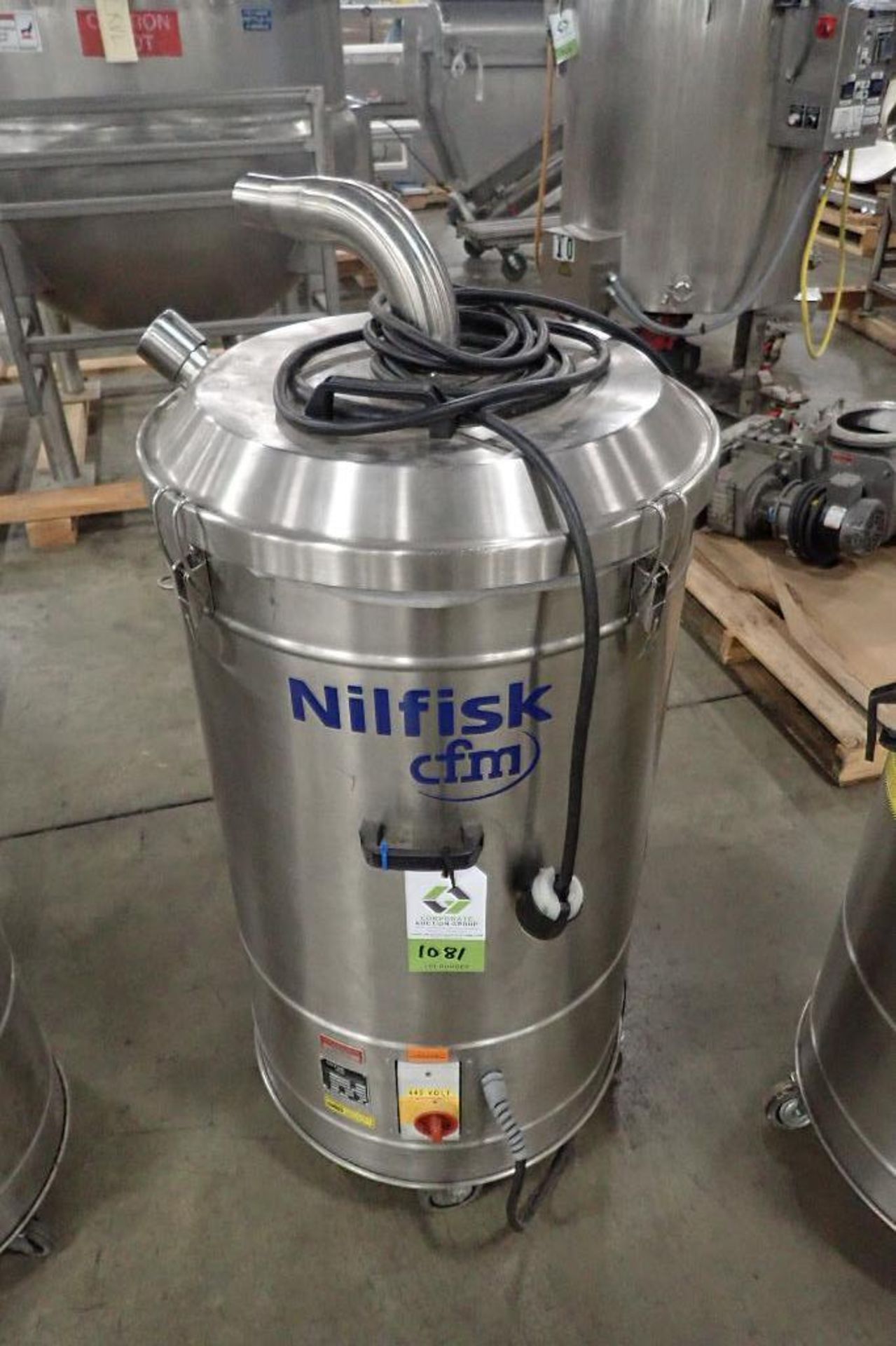 Nilfisk commercial vacuum, Type R305X, SN 04AK429. **Rigging Fee: $25** (Located in 3703 - Eagan, MN