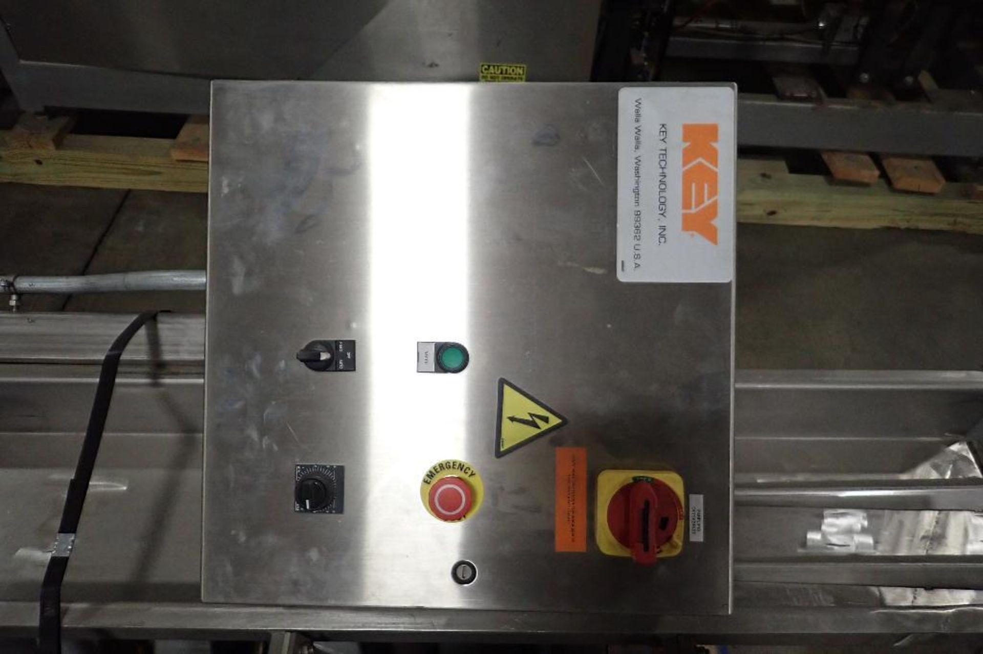 Key iso flow vibratory alignment conveyor, Model 433419-1, SN 05-126157-4, SS bed 68 in. long x 12 i - Image 7 of 10