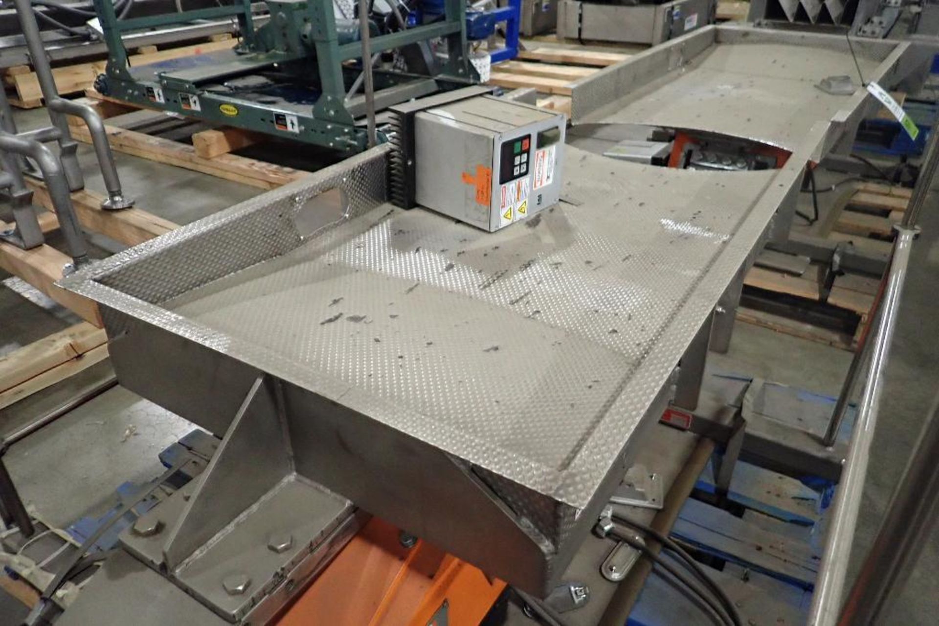 2002 Eriez vibratory conveyor, Model HD66, SN 140722, SS bed, 42 in. long x 22 in. wide x 3 in. tall - Image 4 of 6