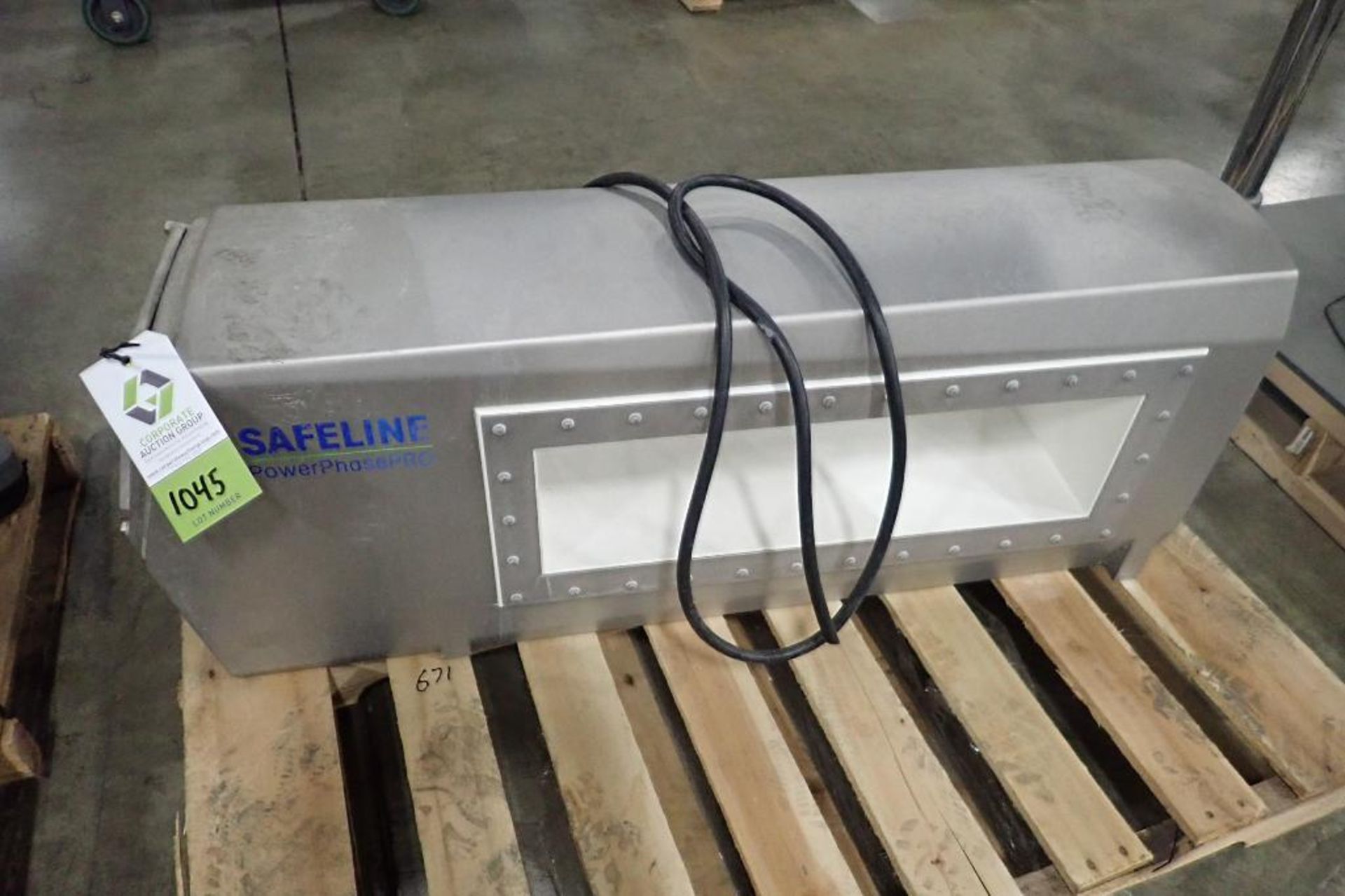 Safeline metal detector head, 24 in. wide x 7 in. tall aperture,. **Rigging Fee: $50** (Located in 3 - Image 6 of 6