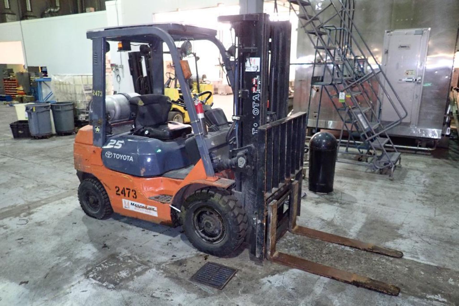 Toyota LP gas lift truck, Model F7GU25, SN 70504, 3,750 lb. capacity, 189 in. lift, pneumatic tires,