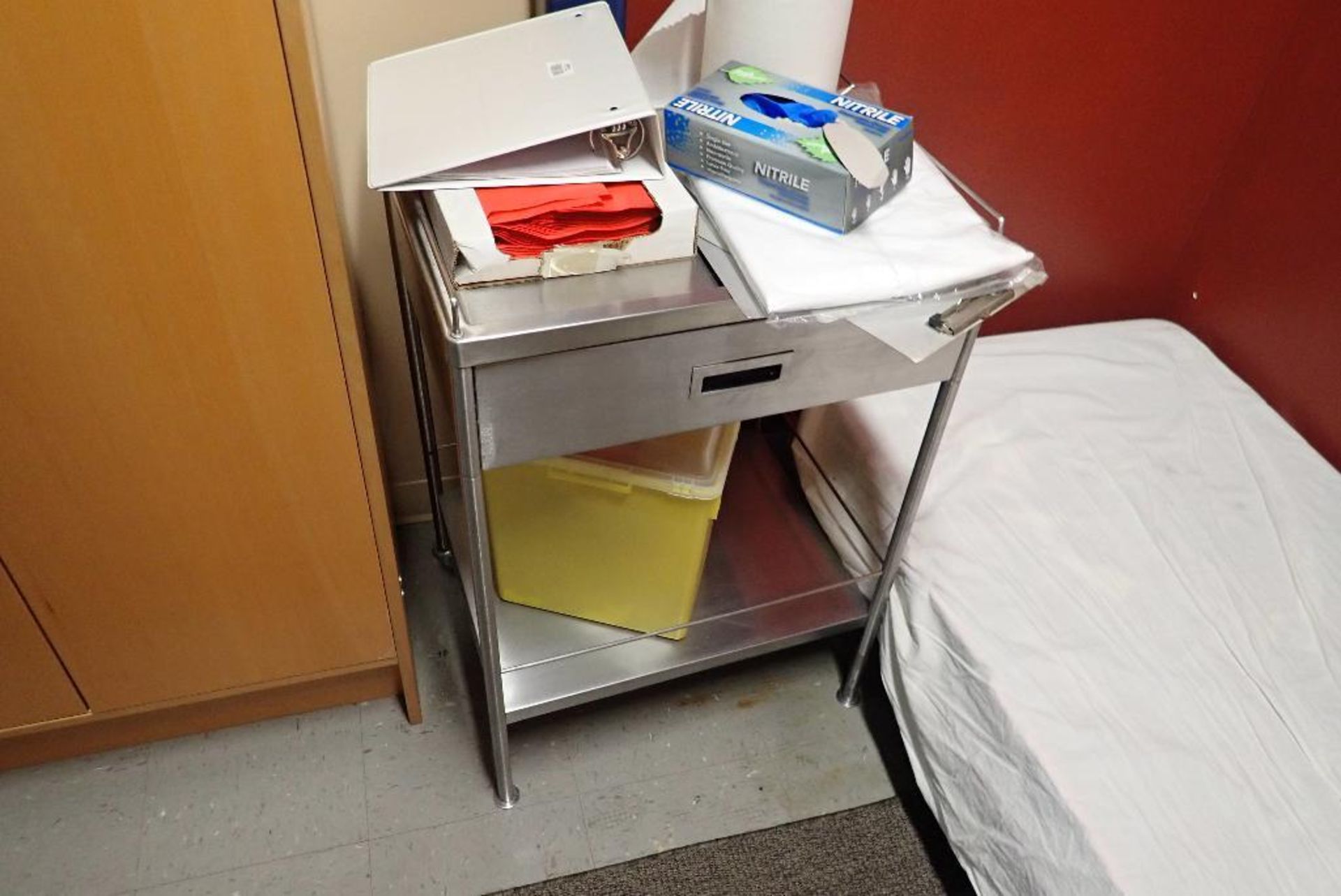 Contents of medical office: bed, first aide, table, SS desk.. **Rigging Fee: $150** (Located in Delt - Image 4 of 6