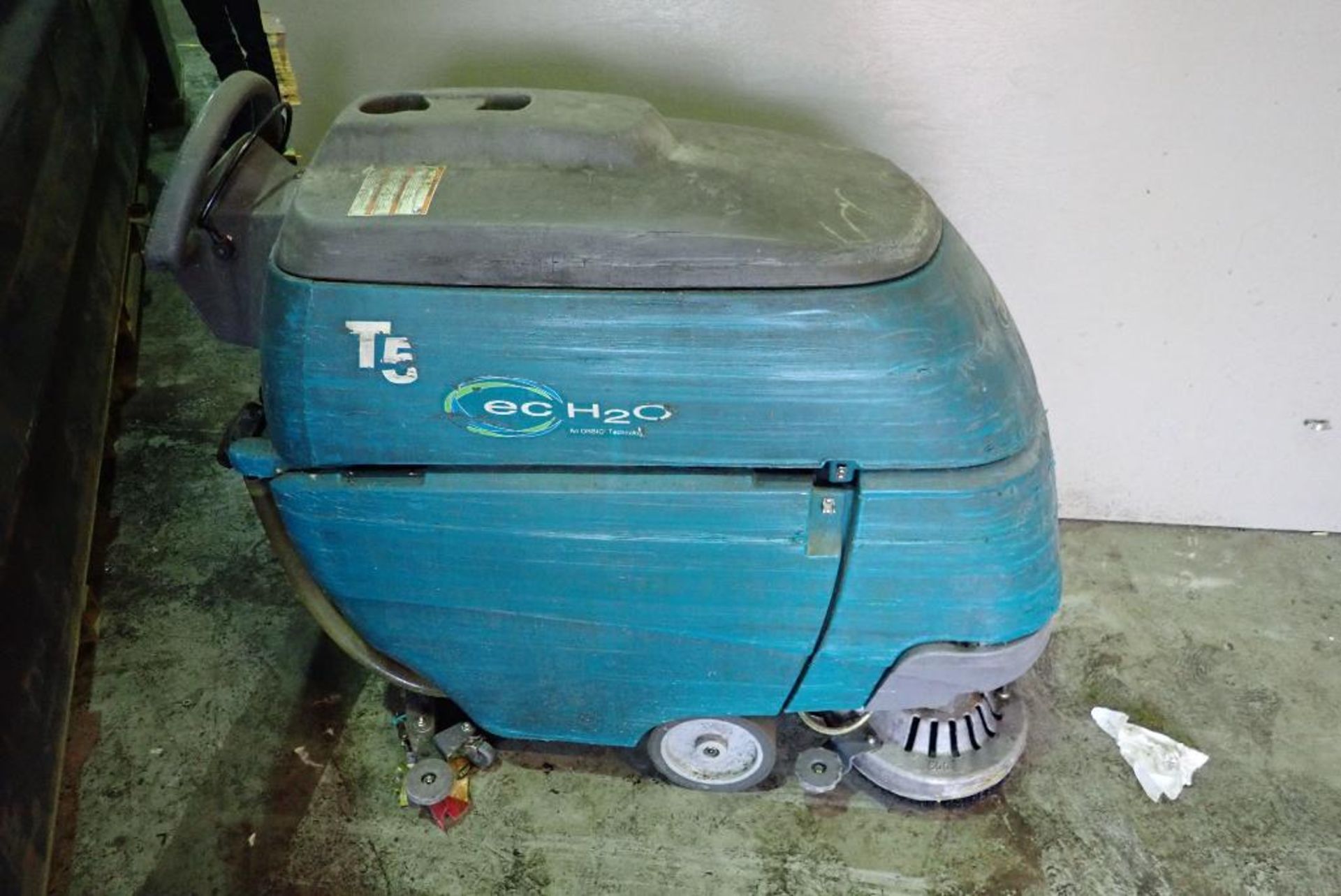 Tennant 24 volt floor scrubber, Model T5, SN T5-10579785, on board charger, 4732 hours, runs but was