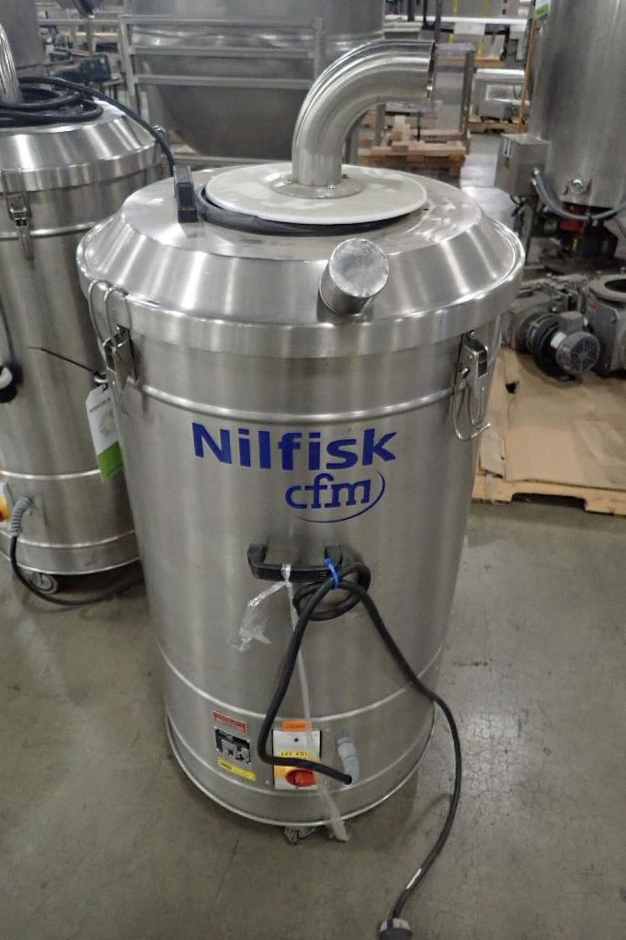 Nilfisk commercial vacuum, Type R305X, SN 04AK425. **Rigging Fee: $25** (Located in 3703 - Eagan, MN