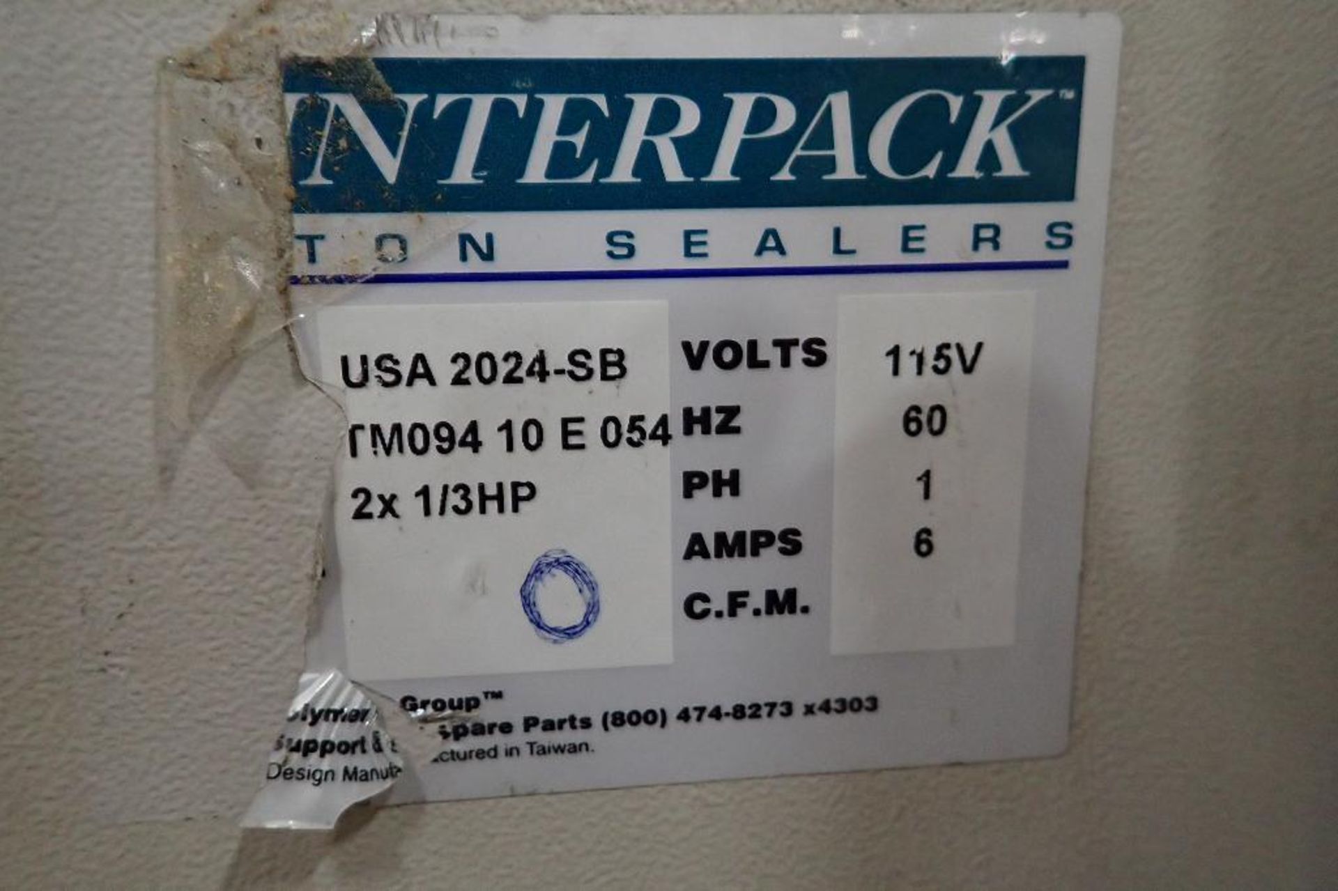 Interpack adjustable case sealer, Model USA2024SB, missing heads. **Rigging Fee: $50** (Located in 3 - Bild 8 aus 8