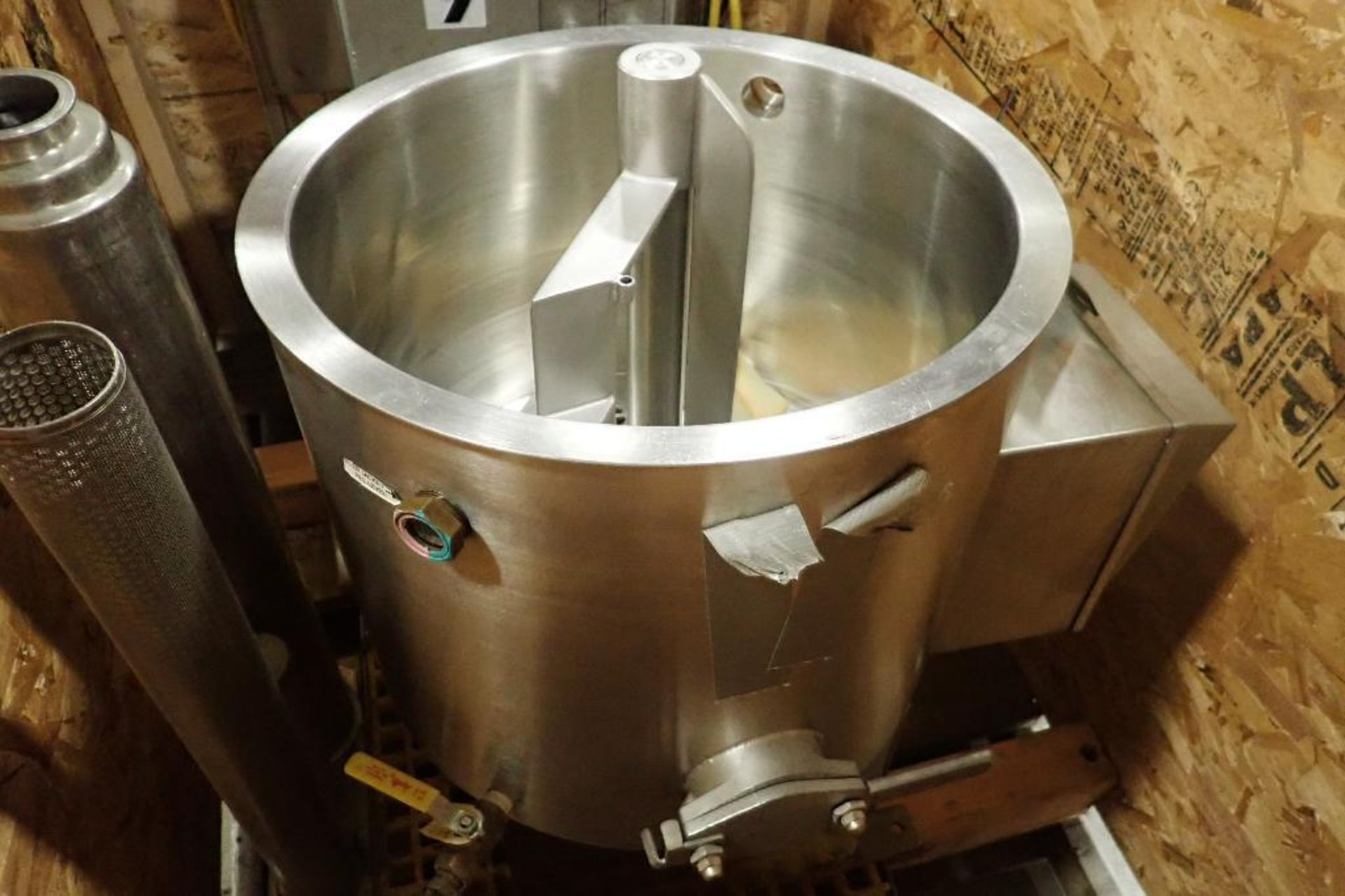 Woody SS chocolate melt tank, 18 in. dia x 14 in. deep, jacketed, electric heat, pd pump (missing ge - Image 2 of 11