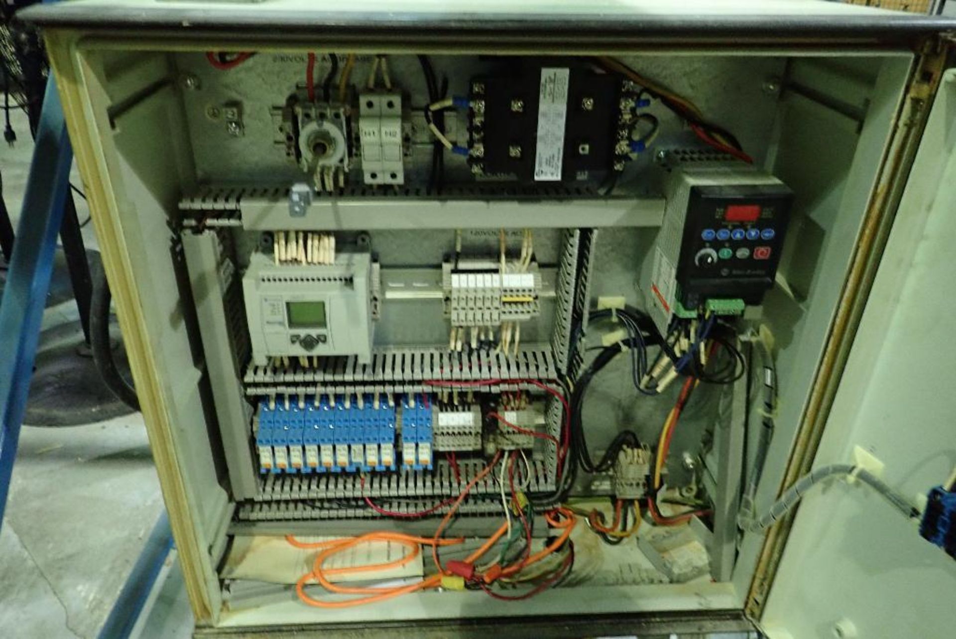 Portable control panel, on wheels, Allen Bradley powerflex 4 vfd, 2 hp, Baldor variable speed drive. - Image 4 of 7