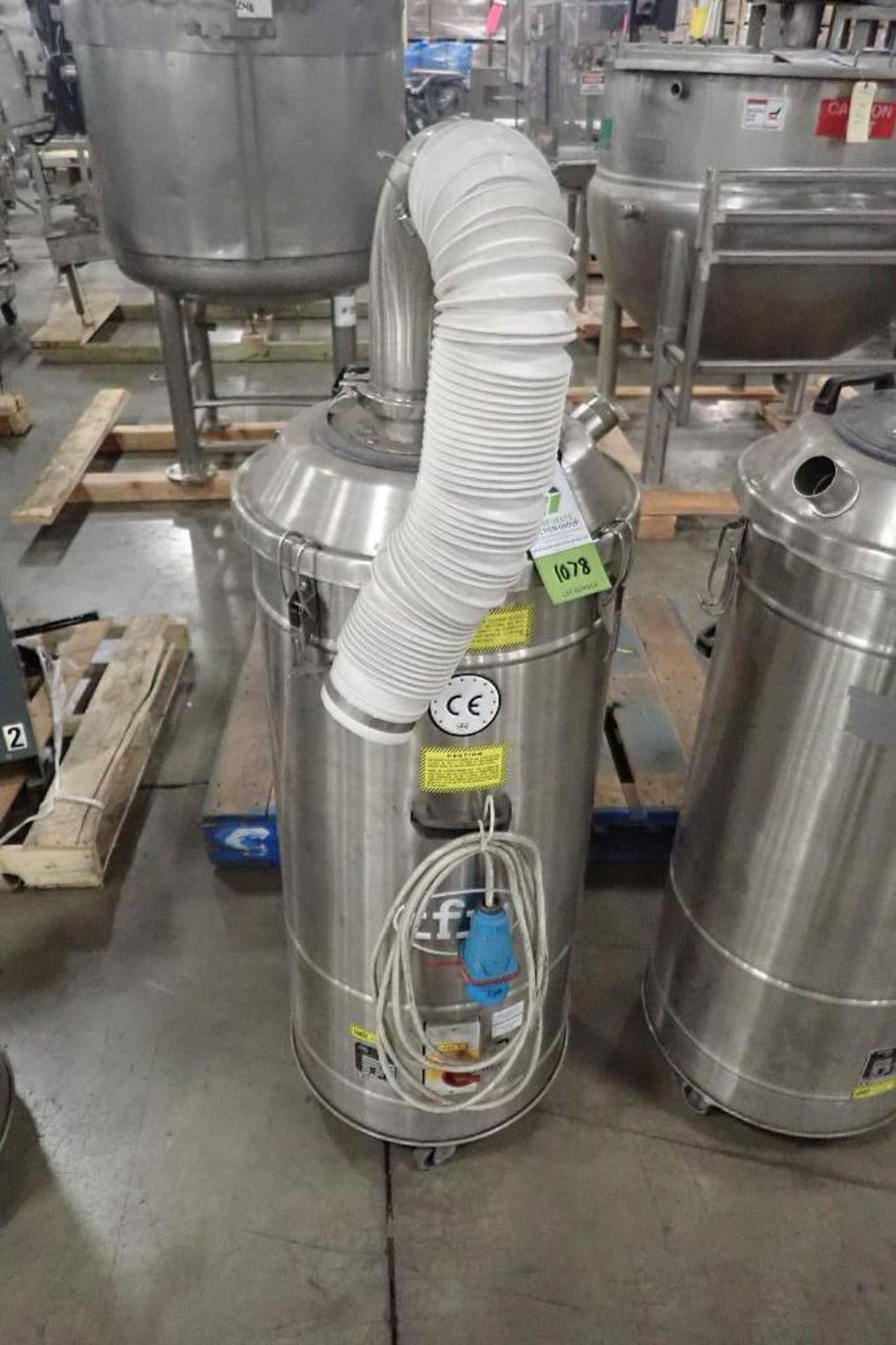 Nilfisk commercial vacuum, Type R154X, SN 02AF268. **Rigging Fee: $25** (Located in 3703 - Eagan, MN
