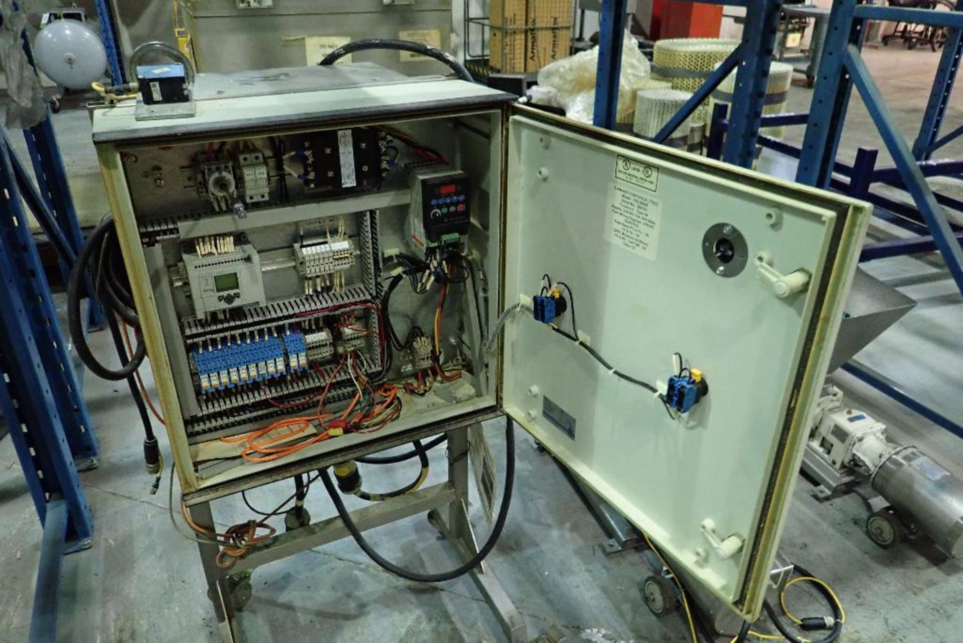 Portable control panel, on wheels, Allen Bradley powerflex 4 vfd, 2 hp, Baldor variable speed drive. - Image 3 of 7