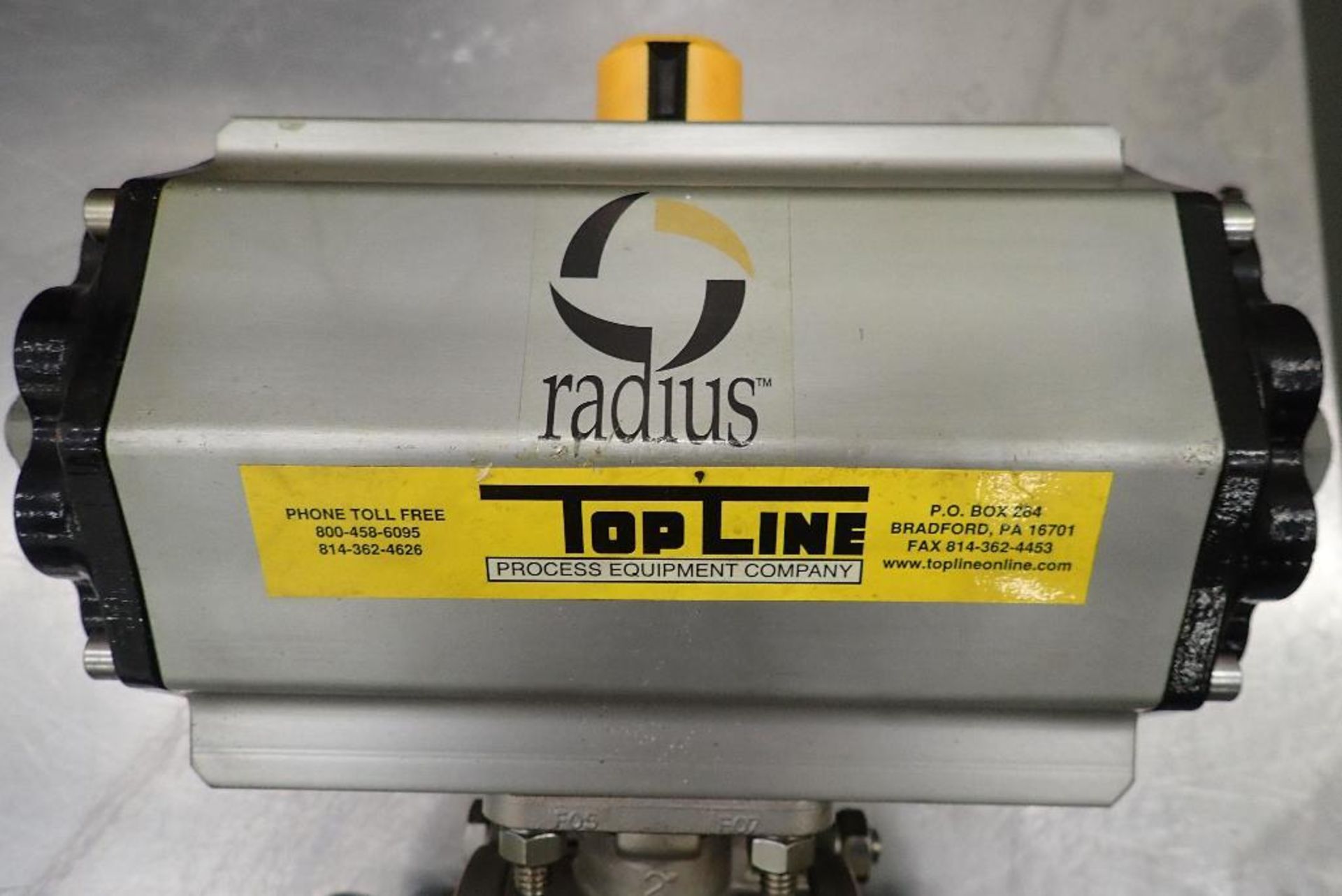 New topline pneumatic 2 in. ball valve. **Rigging Fee: $10** (Located in Delta, BC Canada.) - Image 2 of 4